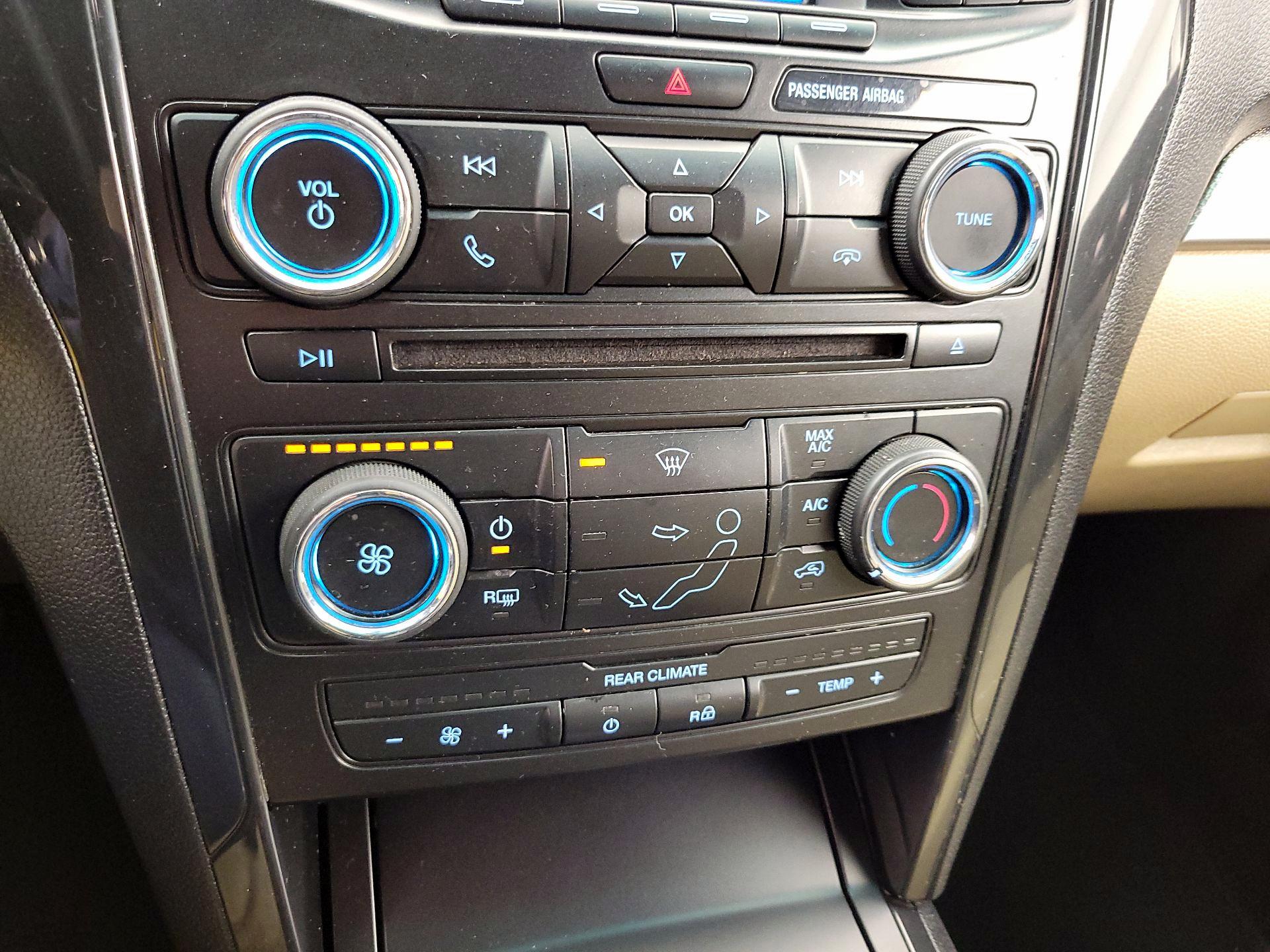 Thumbnail: 2016 Ford Explorer - 16