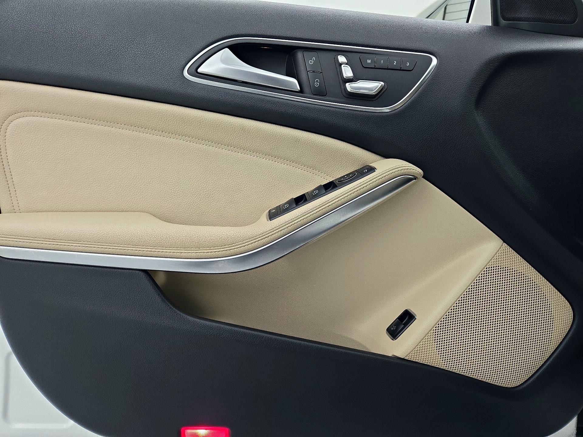 Thumbnail: 2019 Mercedes-Benz GLA - 12