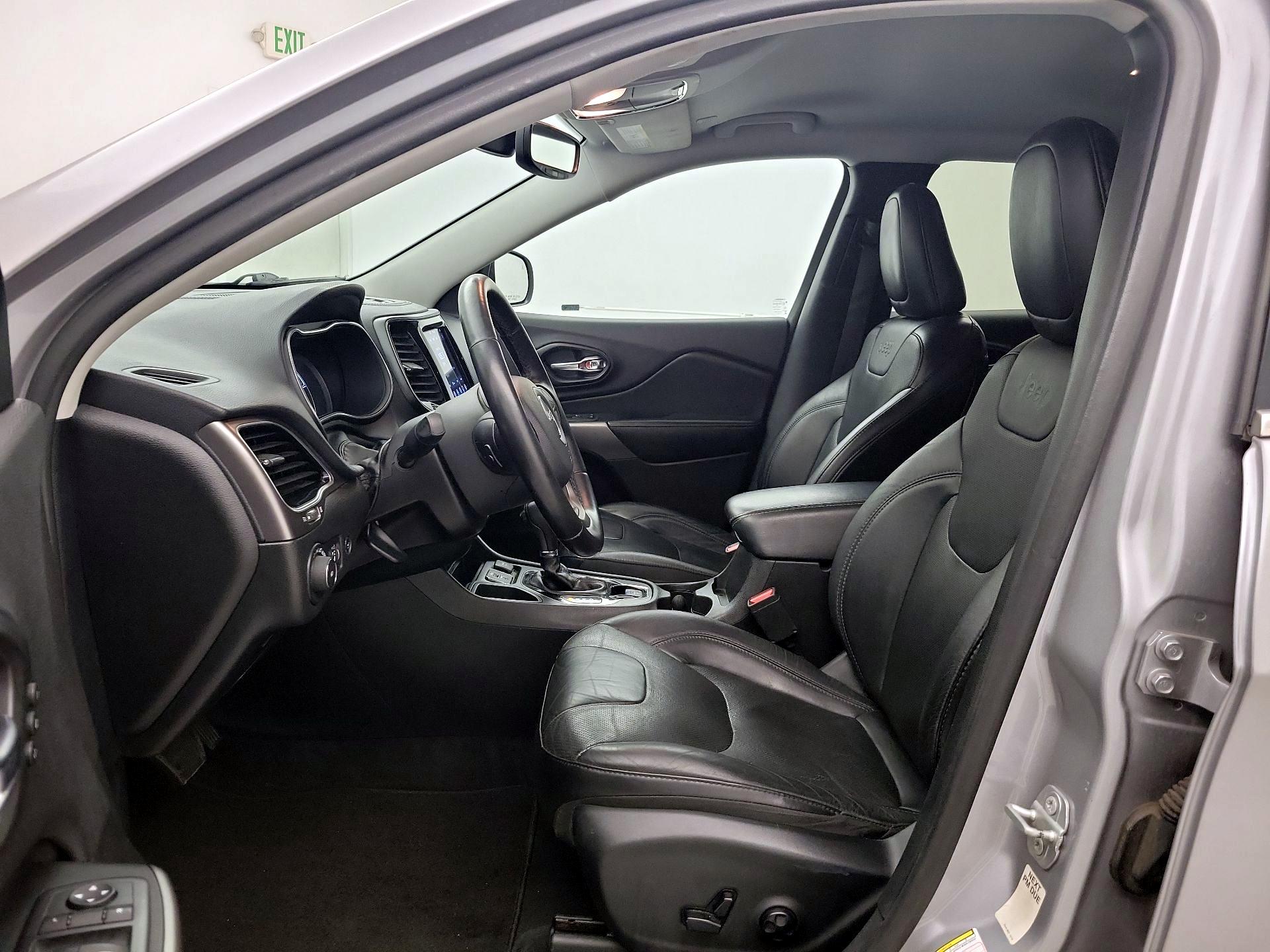 Thumbnail: 2020 Jeep Cherokee - 11