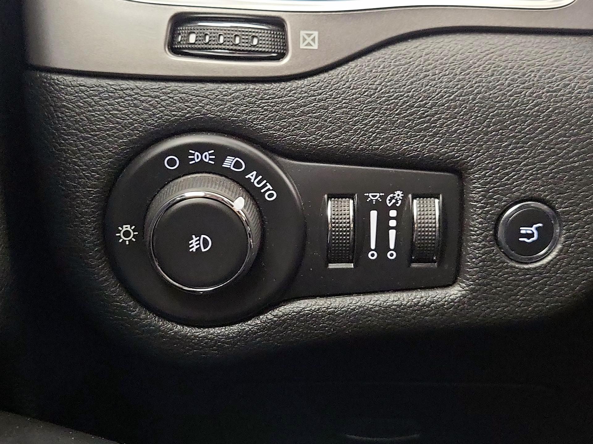 Thumbnail: 2020 Jeep Cherokee - 13