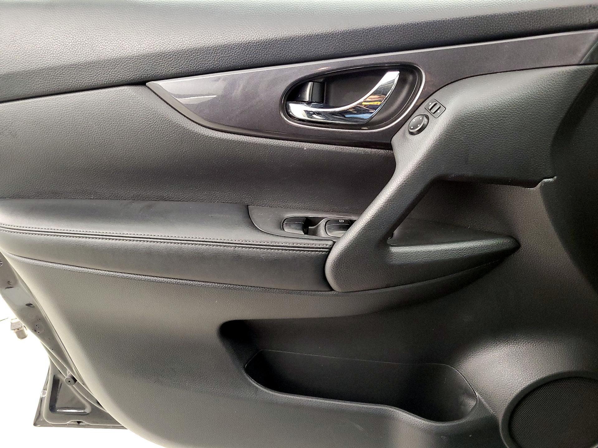 Thumbnail: 2019 Nissan Rogue - 12