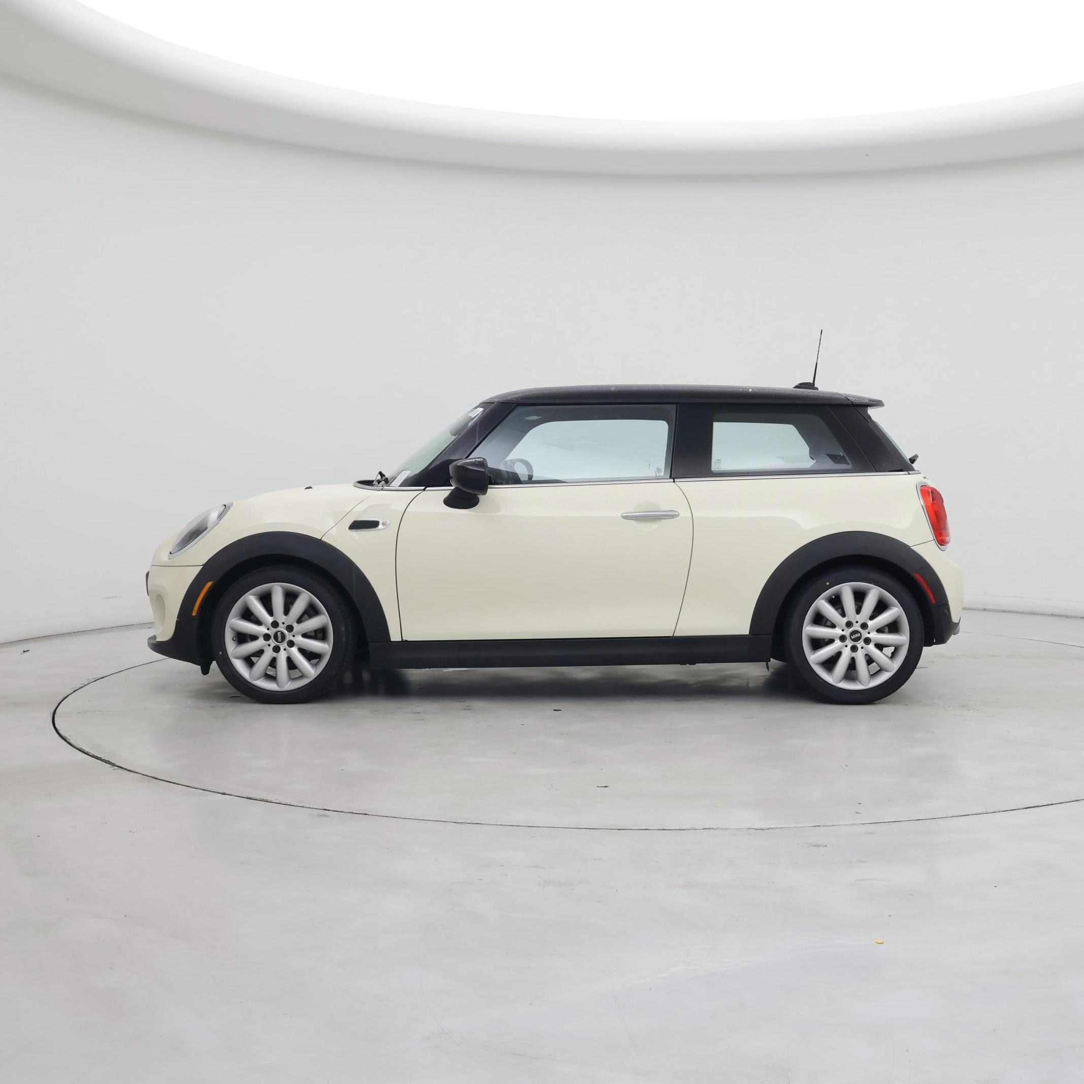 Thumbnail: 2021 MINI Cooper Hardtop - 3