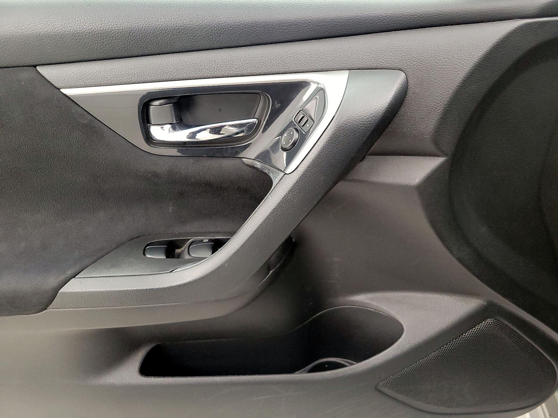 Thumbnail: 2014 Nissan Altima - 12