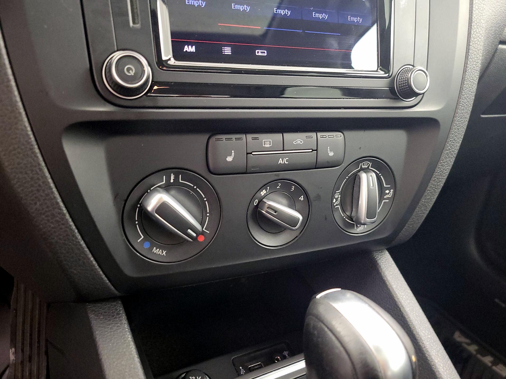 Thumbnail: 2017 Volkswagen Jetta - 16