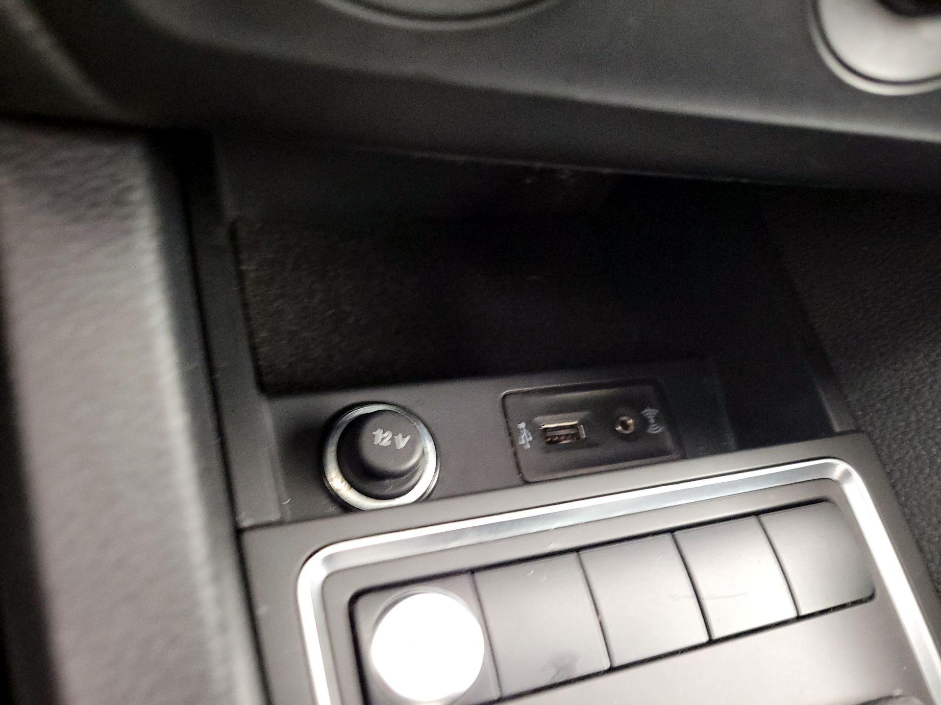 Thumbnail: 2017 Volkswagen Jetta - 18