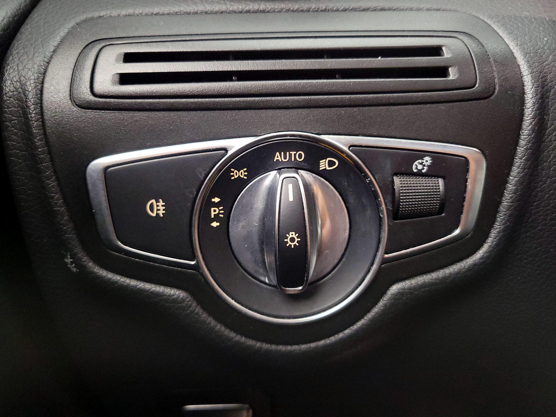 Thumbnail: 2021 Mercedes-Benz GLC - 13