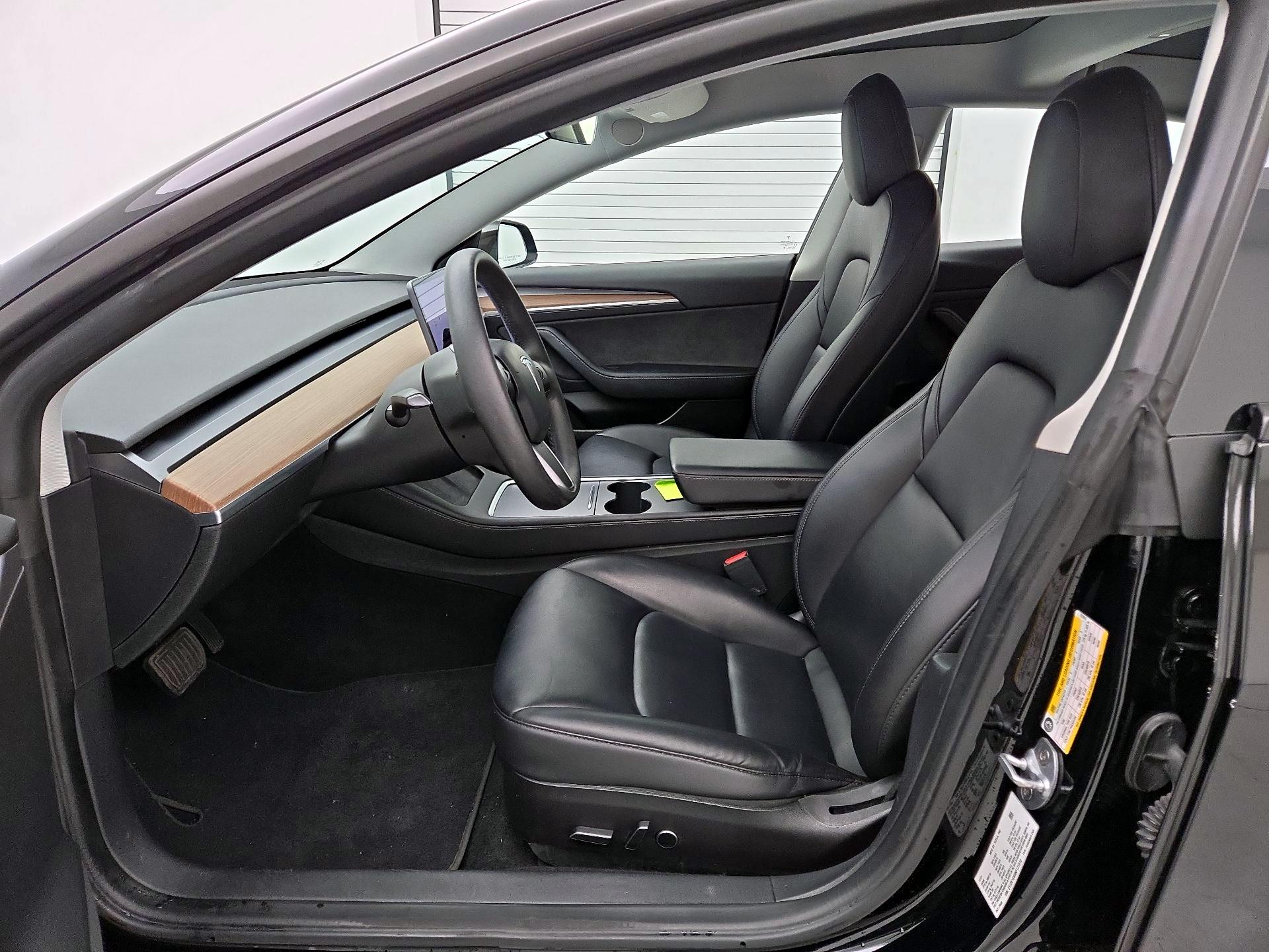 Thumbnail: 2022 Tesla Model 3 - 11