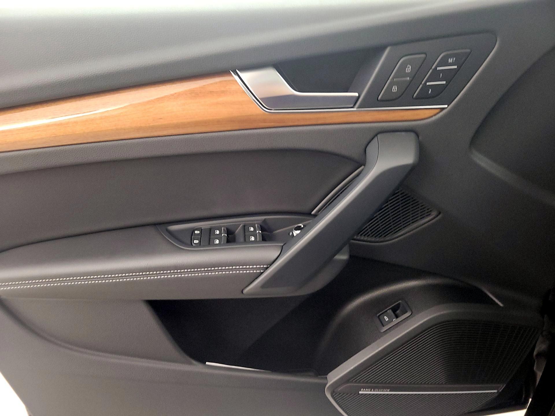 Thumbnail: 2023 Audi Q5 - 12