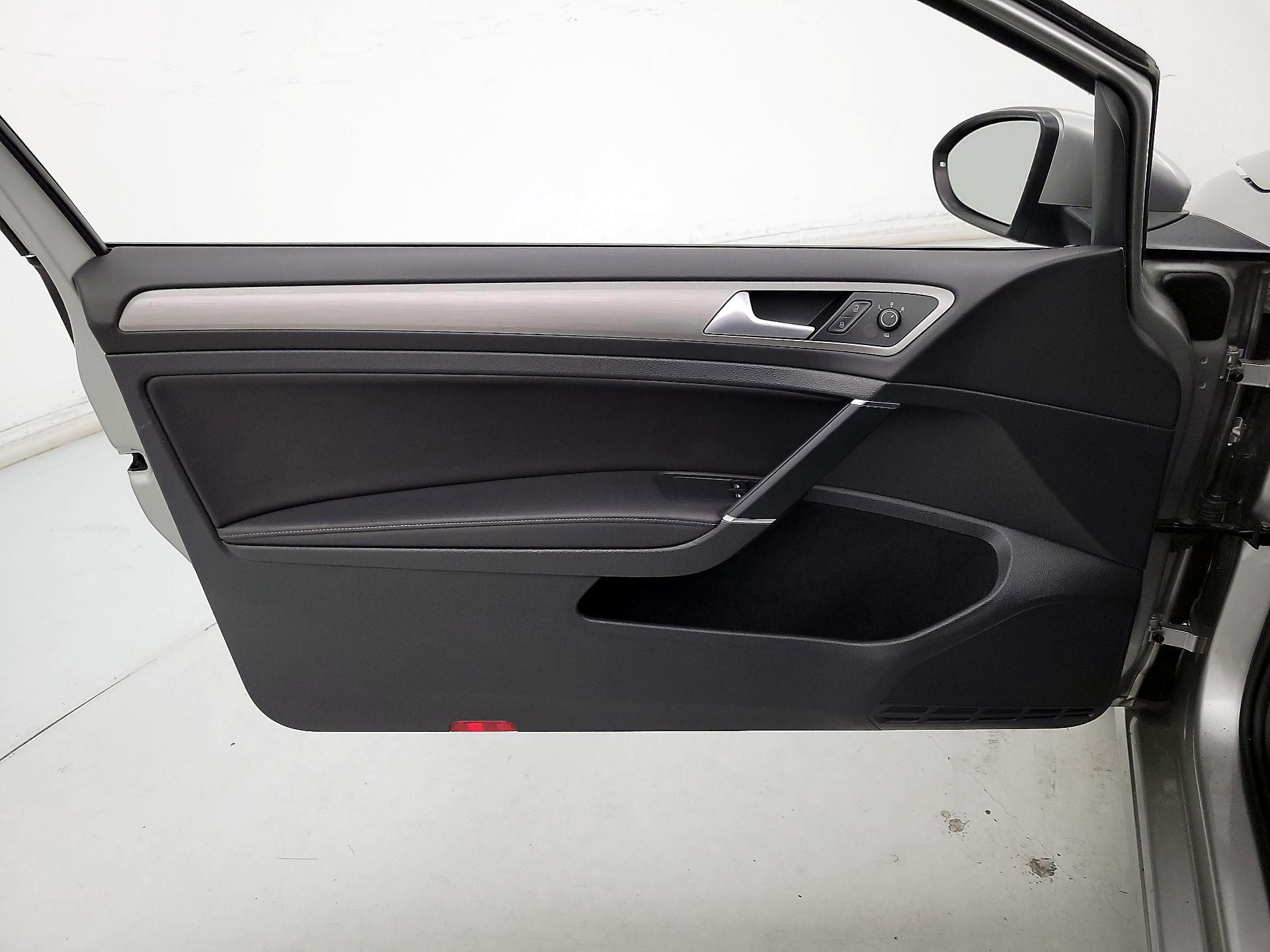 Thumbnail: 2015 Volkswagen Golf - 12