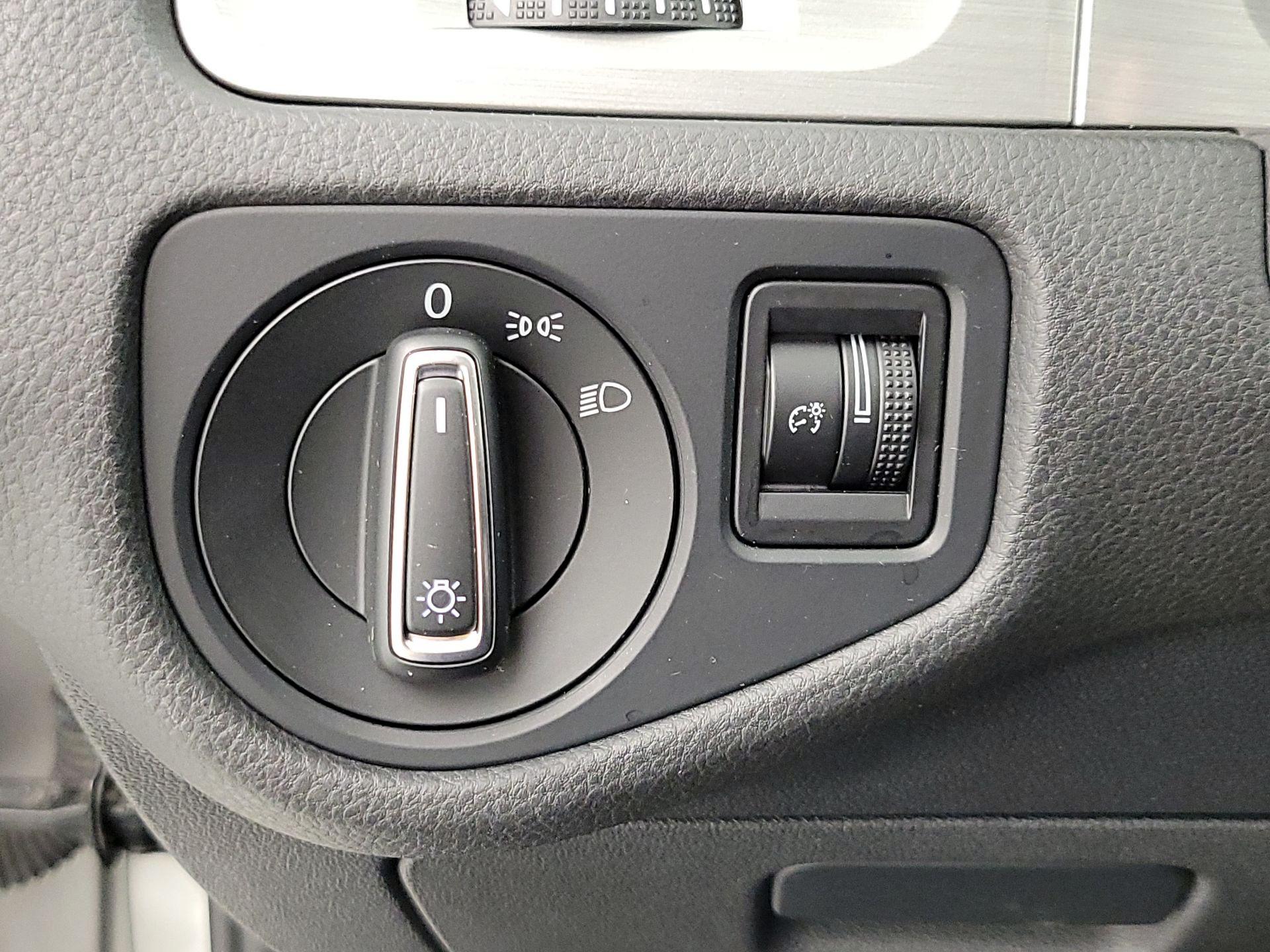 Thumbnail: 2015 Volkswagen Golf - 13