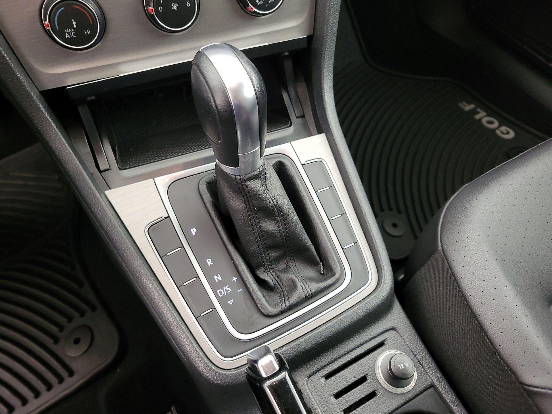 Thumbnail: 2015 Volkswagen Golf - 16