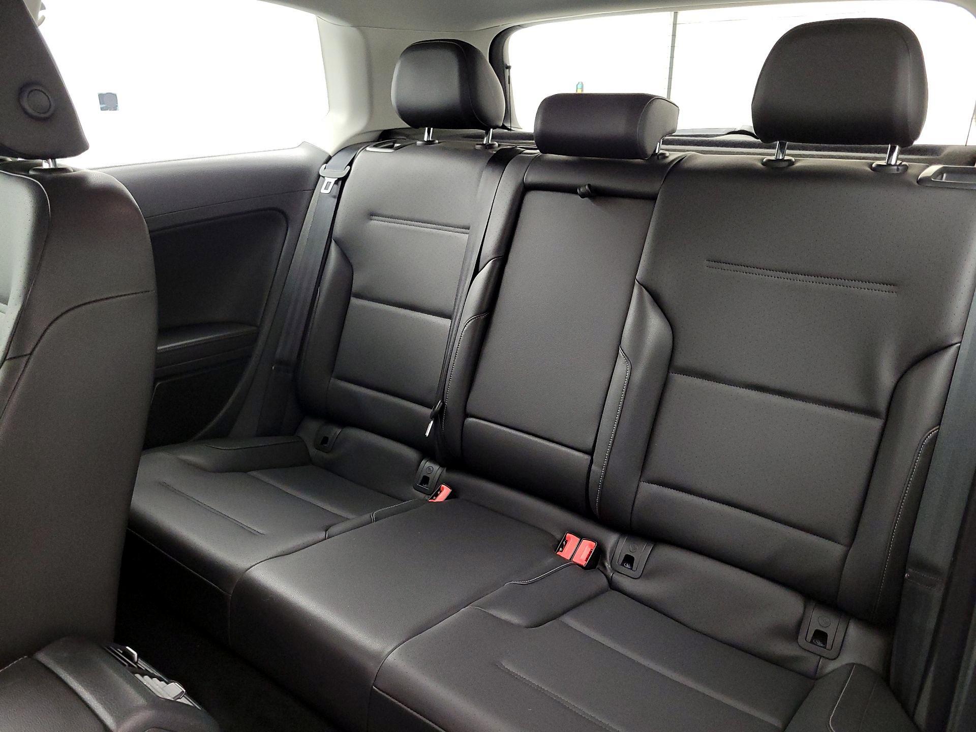 Thumbnail: 2015 Volkswagen Golf - 17