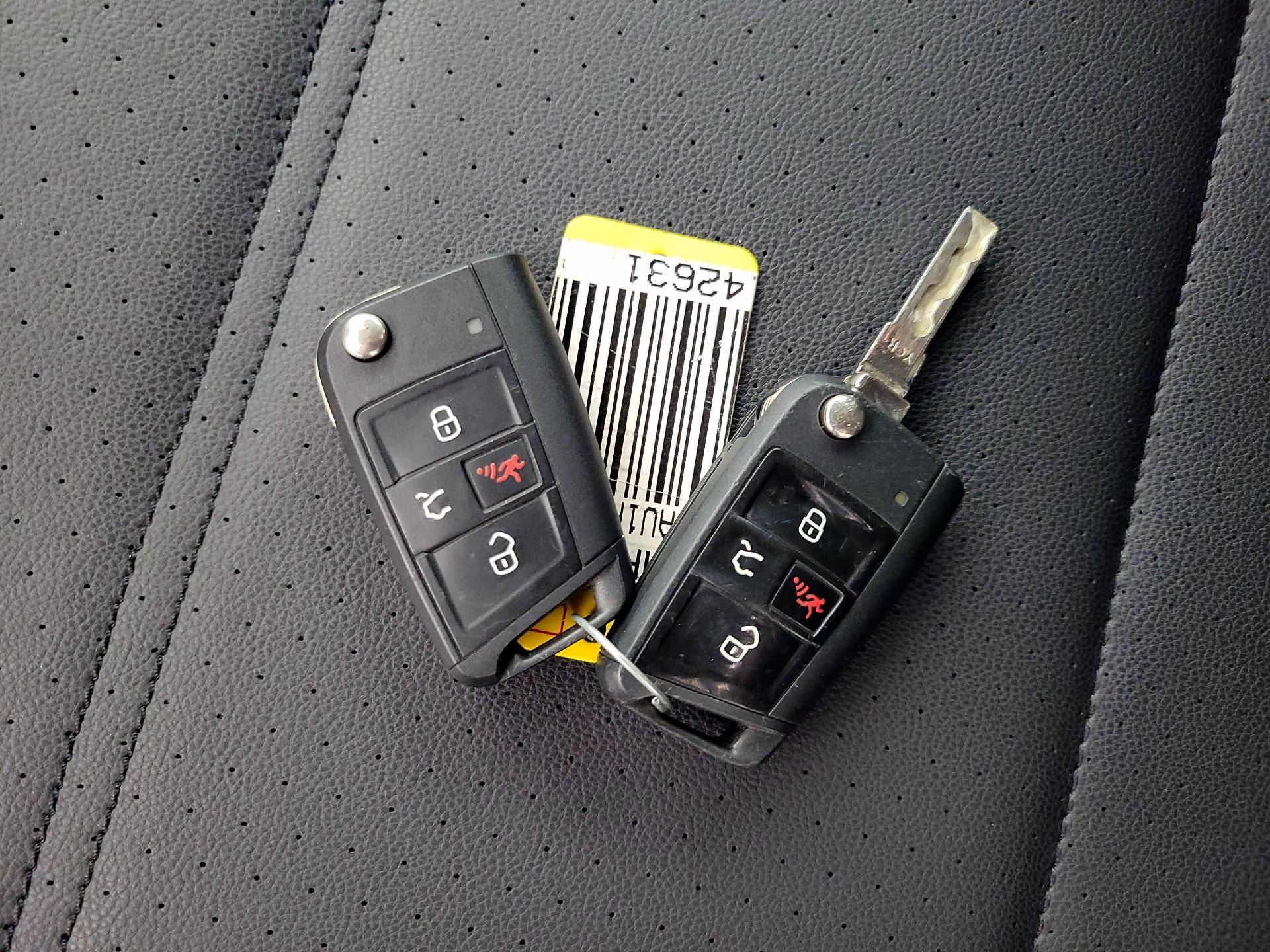 Thumbnail: 2015 Volkswagen Golf - 20