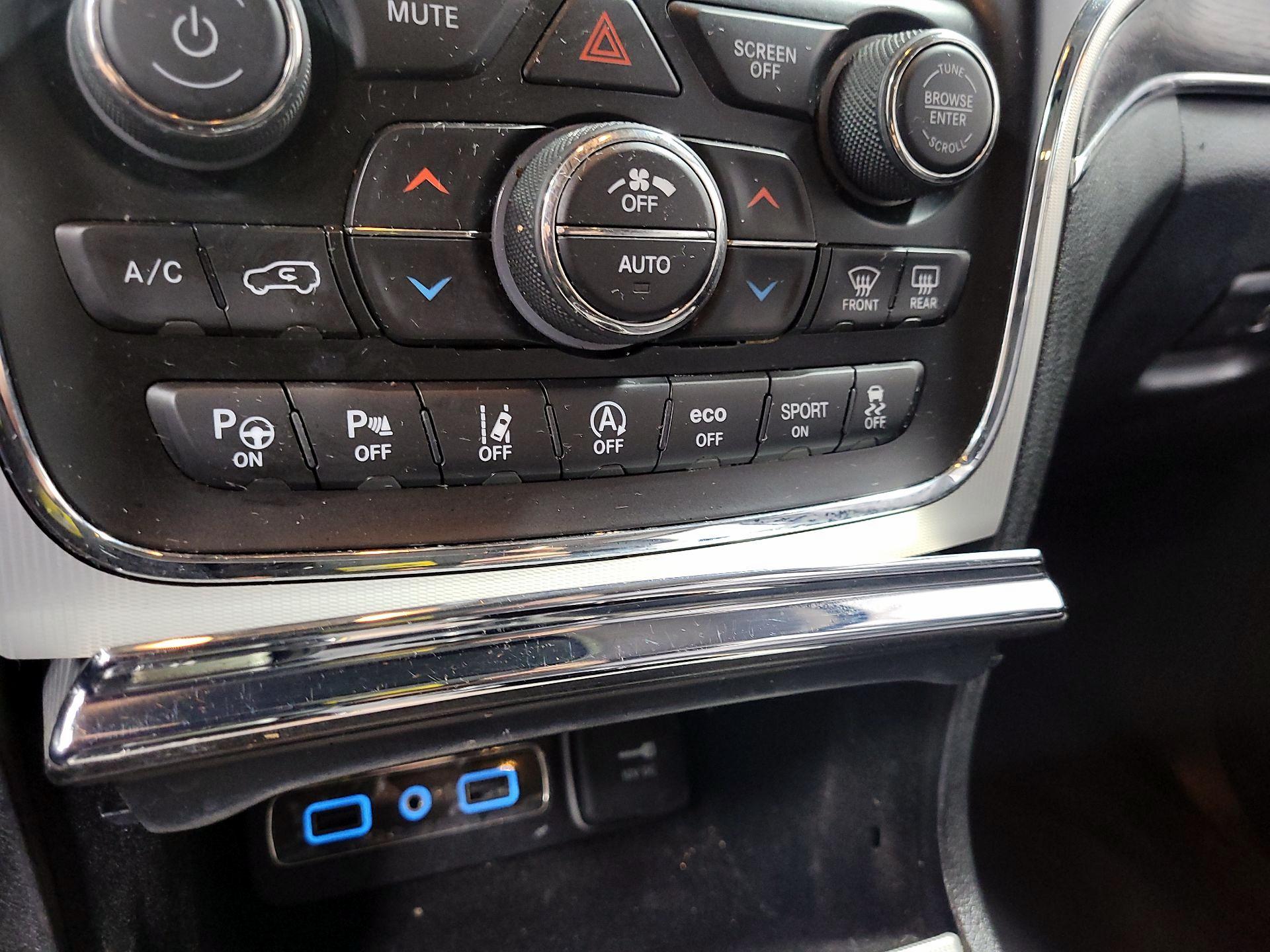 Thumbnail: 2018 Jeep Grand Cherokee - 16