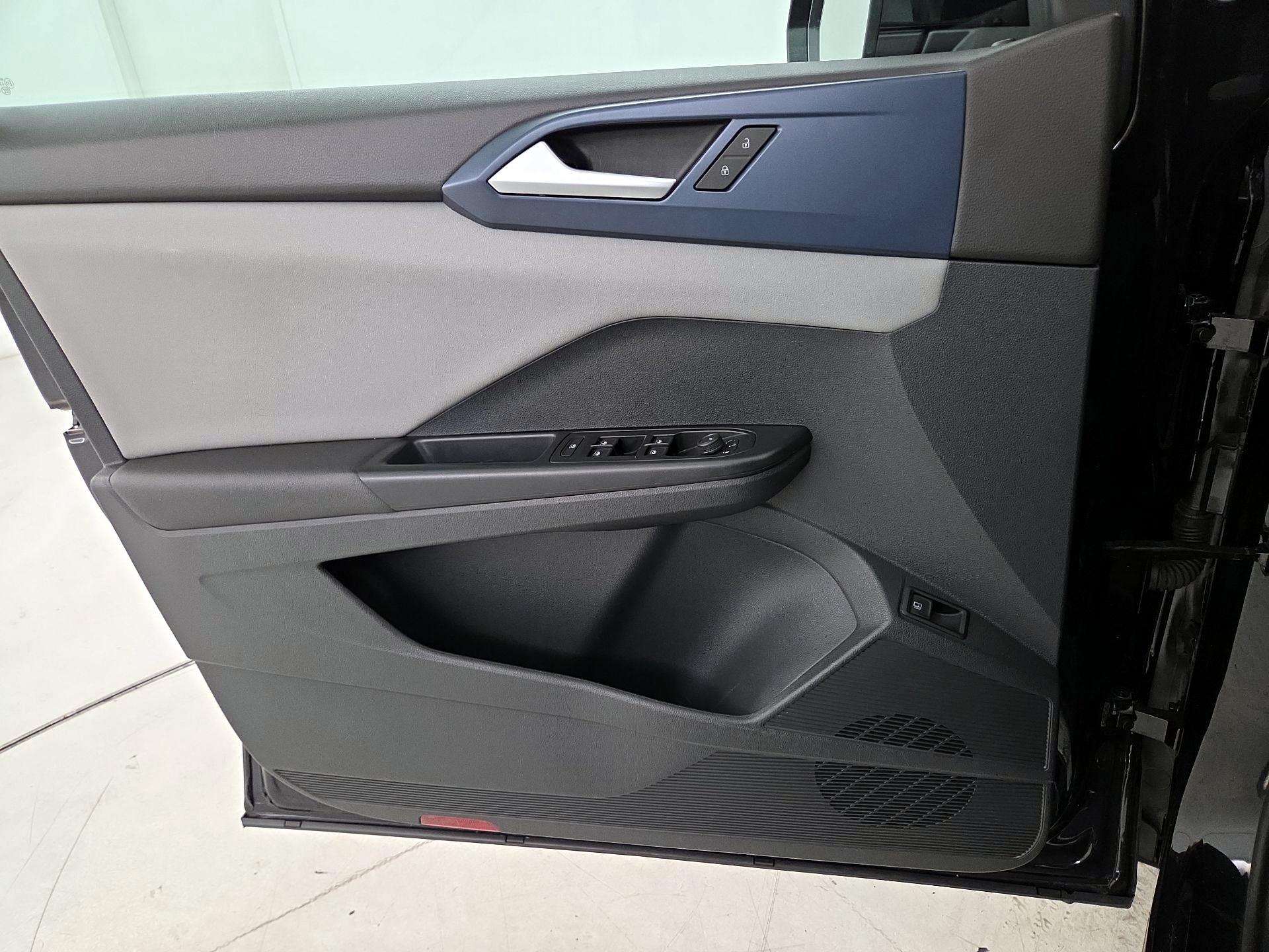 Thumbnail: 2023 Volkswagen Taos - 12