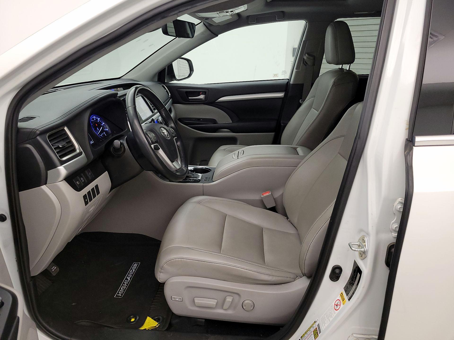 Thumbnail: 2019 Toyota Highlander - 11