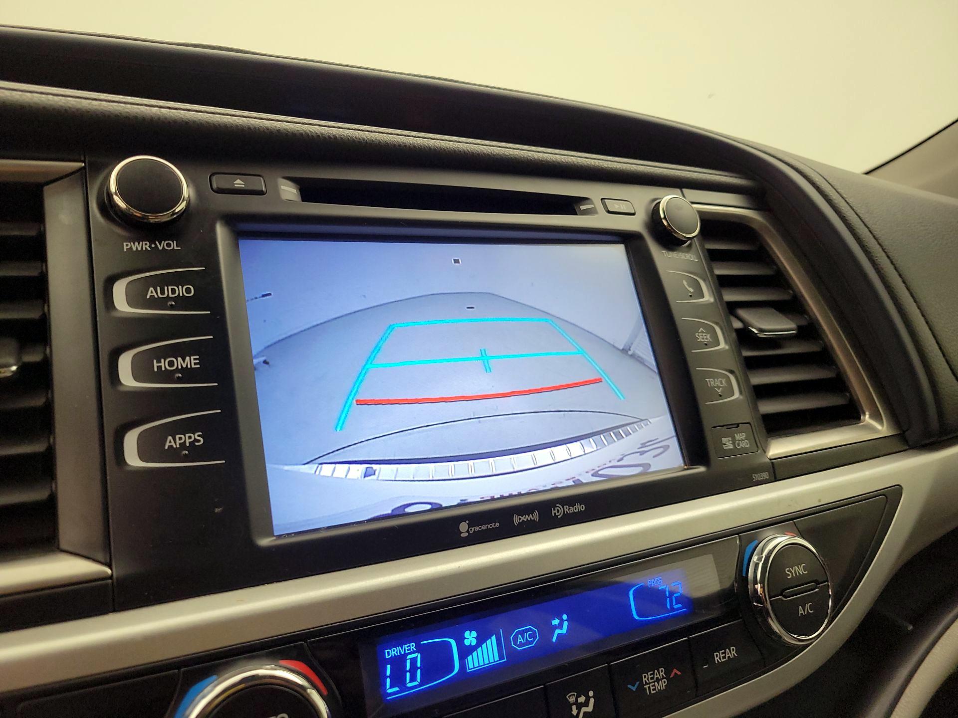 Thumbnail: 2019 Toyota Highlander - 14