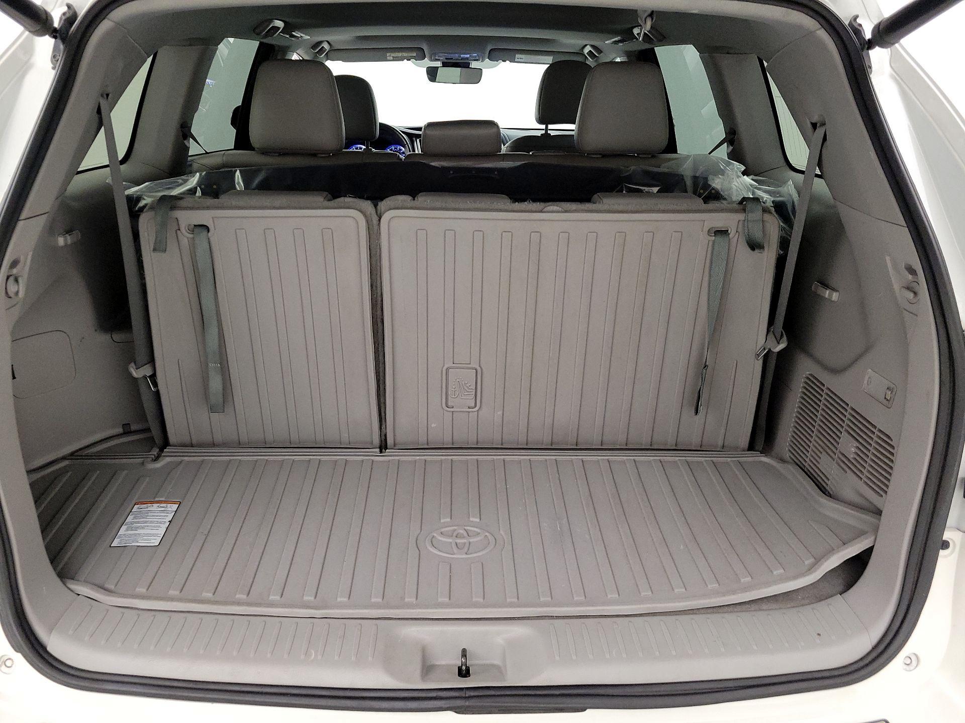 Thumbnail: 2019 Toyota Highlander - 19