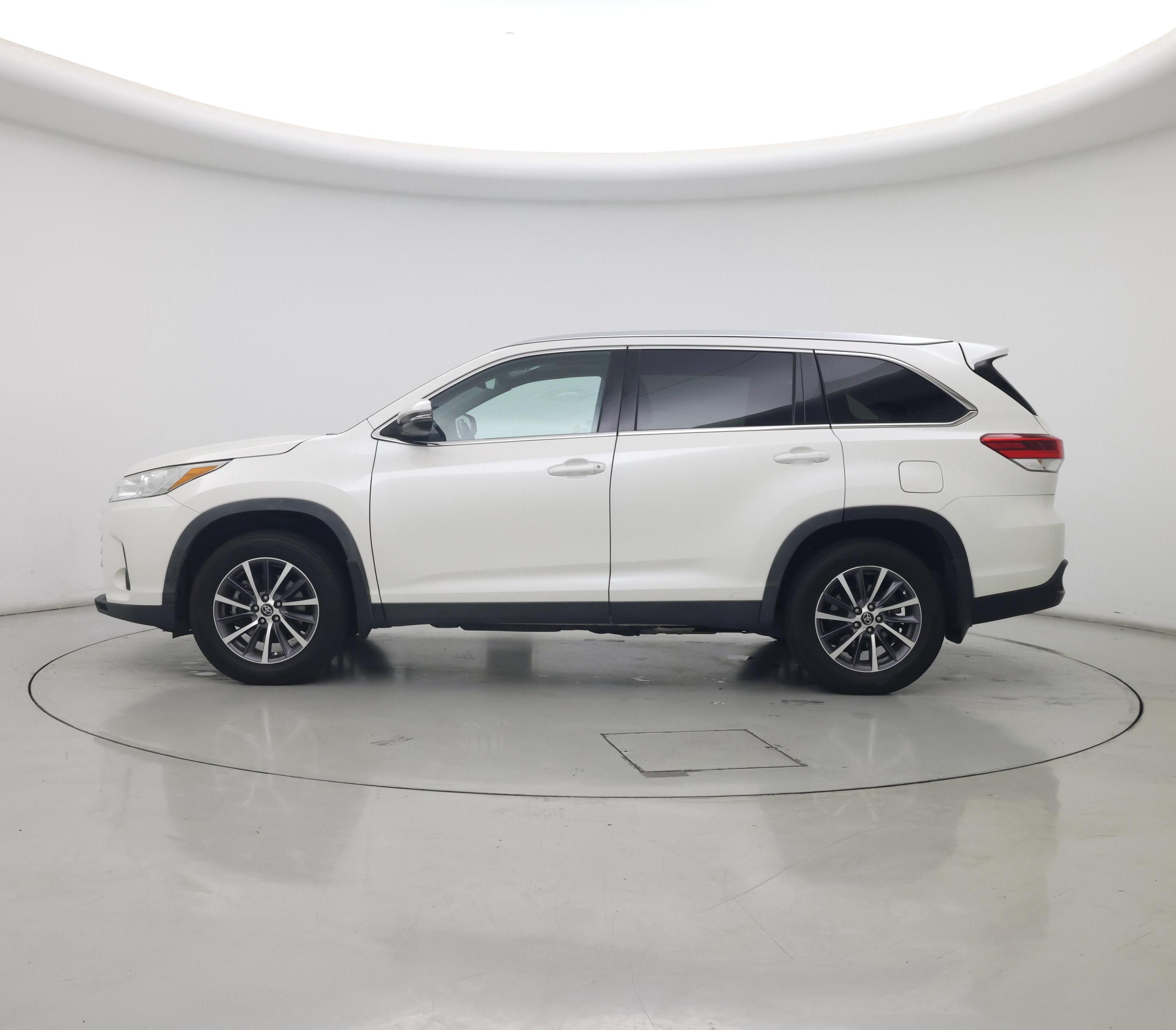 Thumbnail: 2019 Toyota Highlander - 3