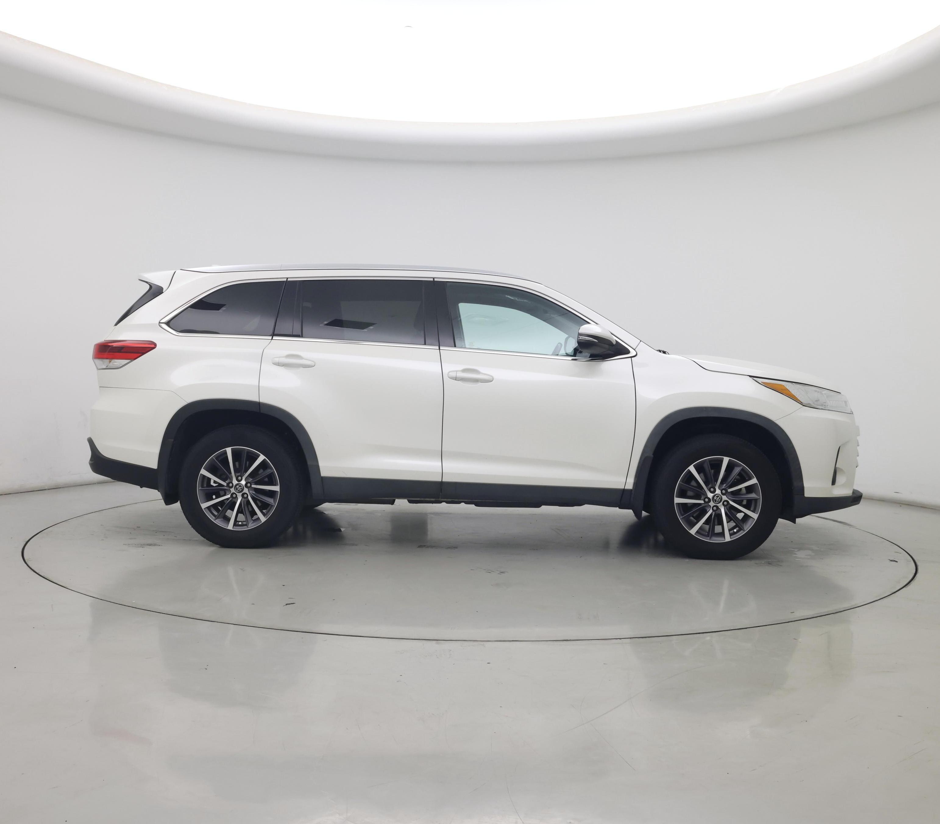 Thumbnail: 2019 Toyota Highlander - 7