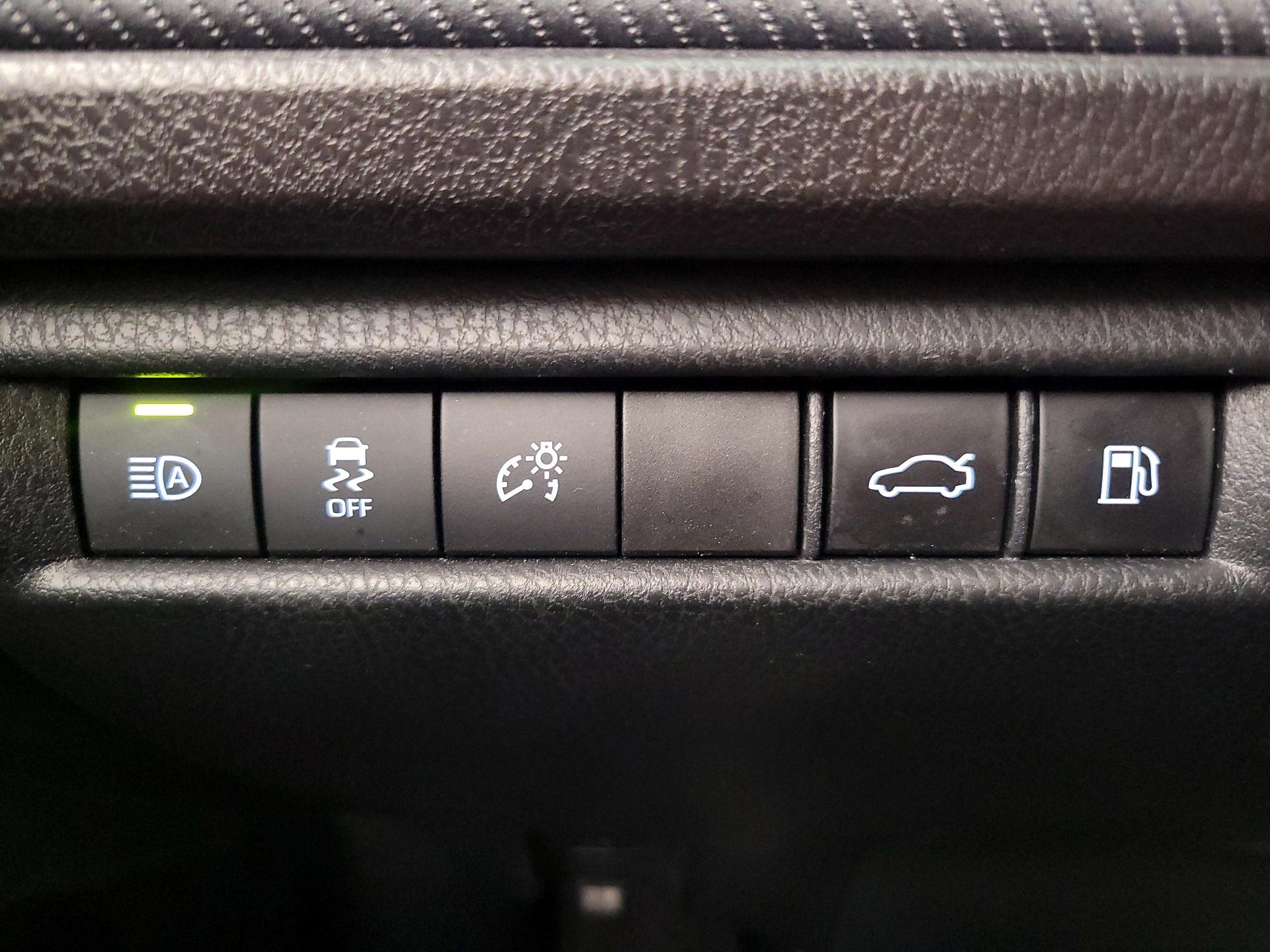 Thumbnail: 2025 Toyota Camry - 13