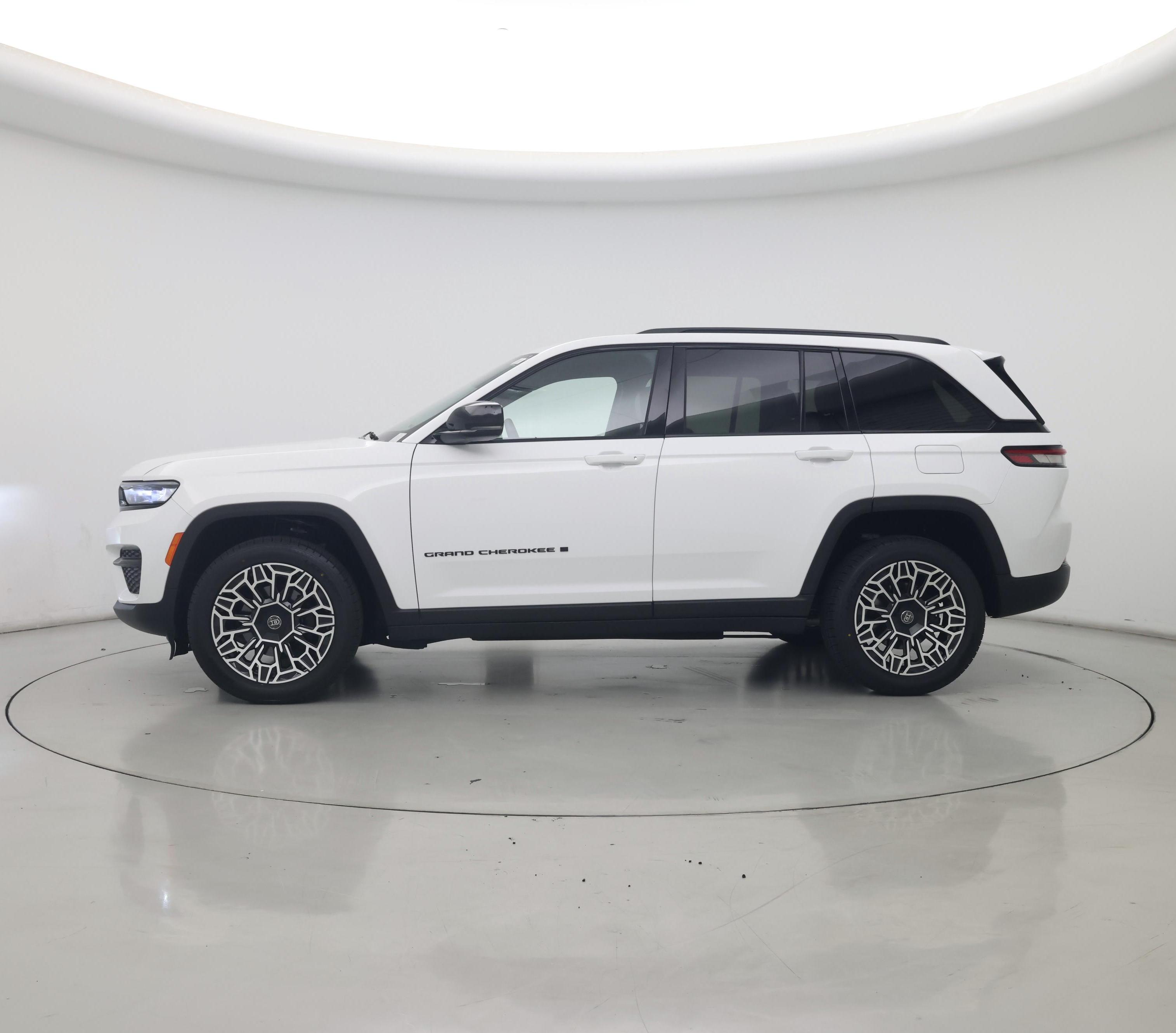 Thumbnail: 2023 Jeep Grand Cherokee - 3