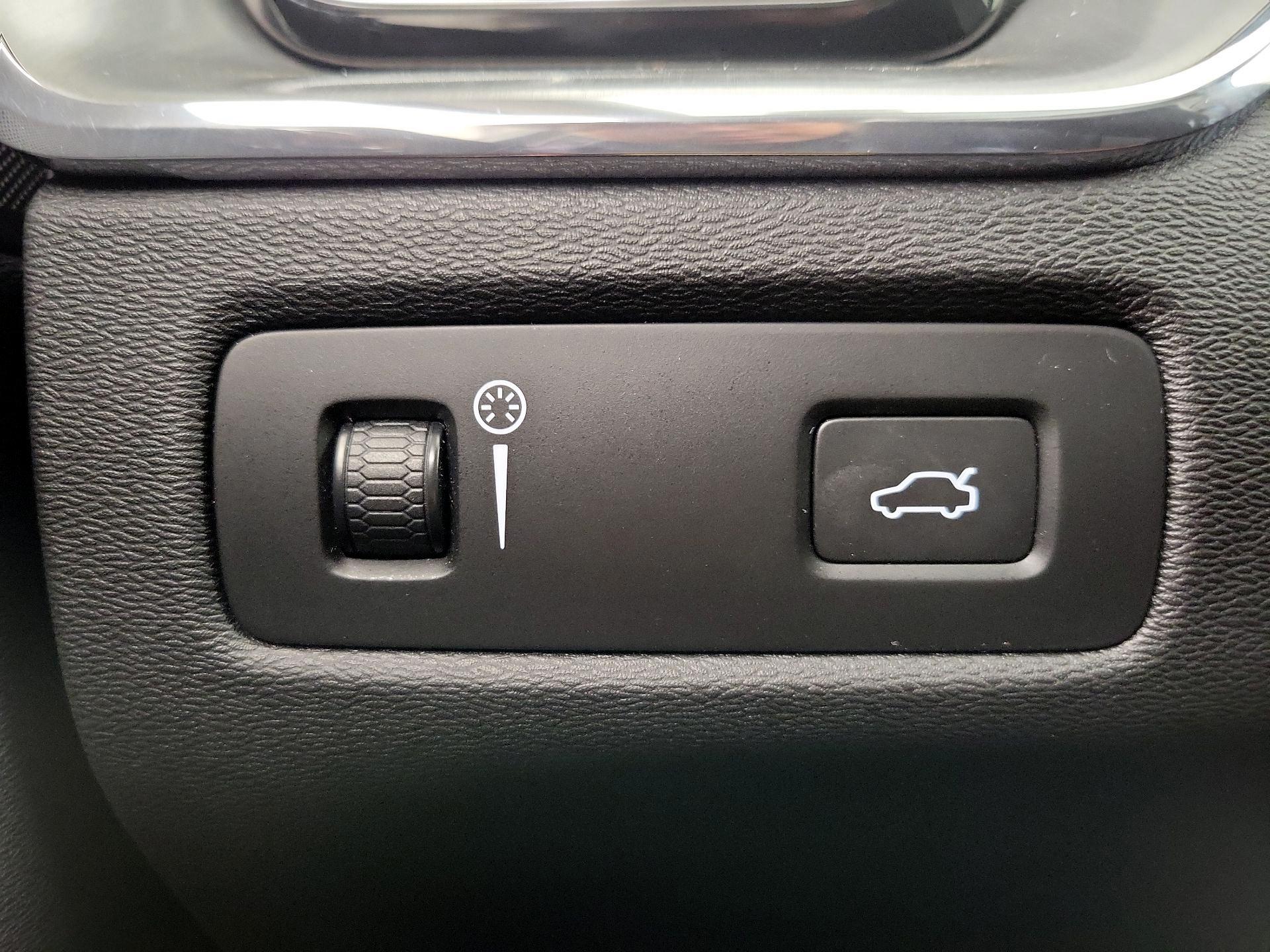 Thumbnail: 2019 Volvo XC60 - 13