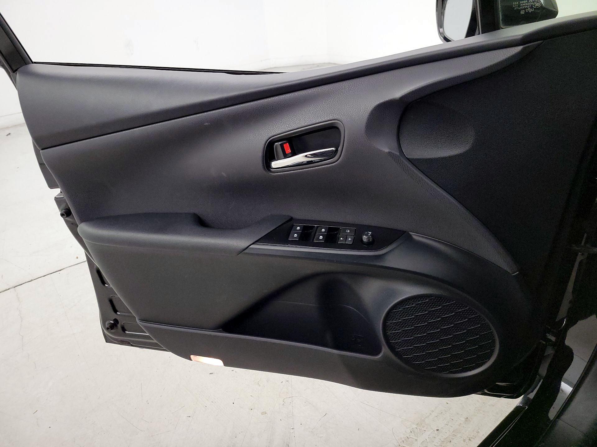 Thumbnail: 2017 Toyota Prius - 12