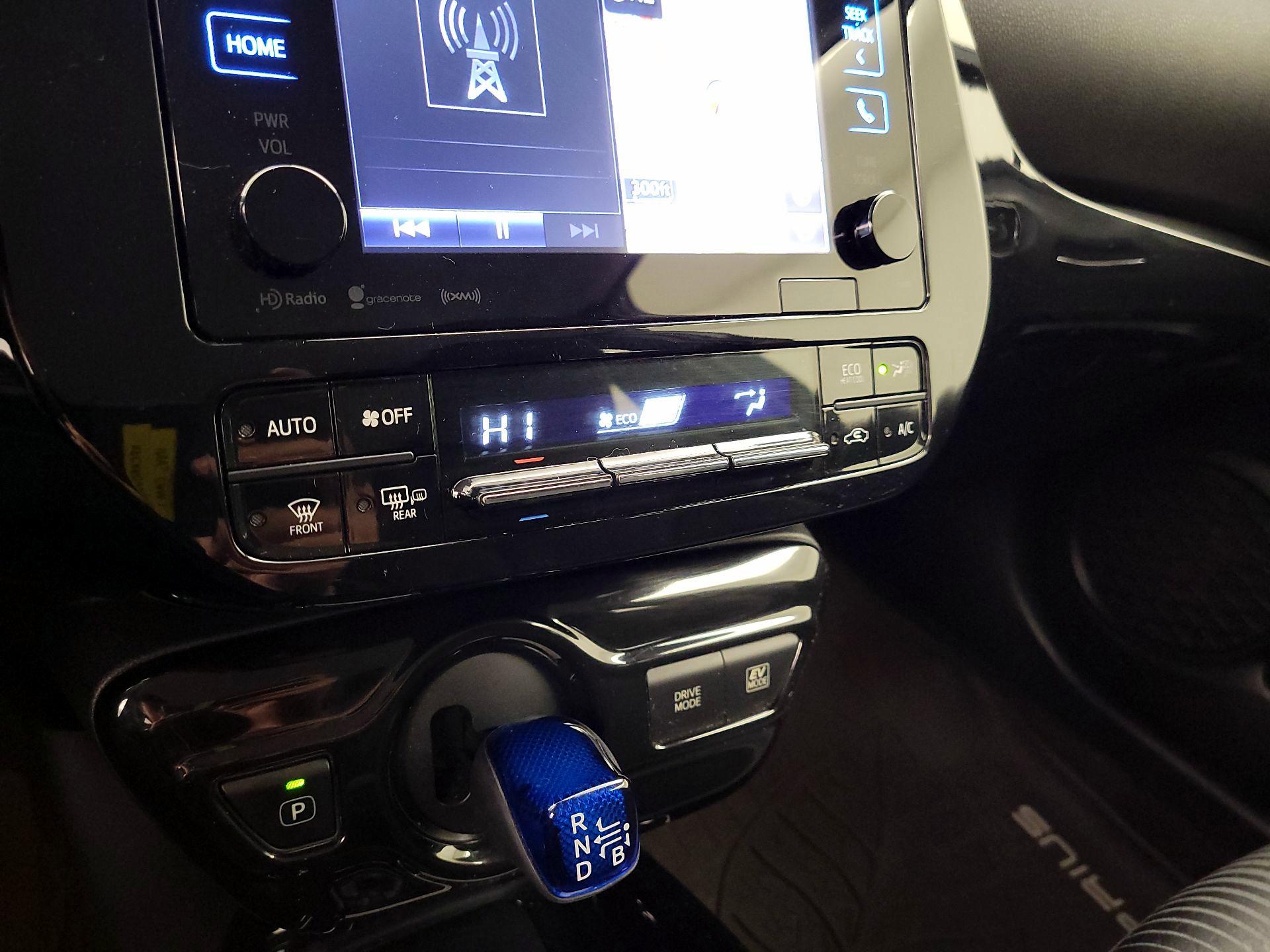 Thumbnail: 2017 Toyota Prius - 17