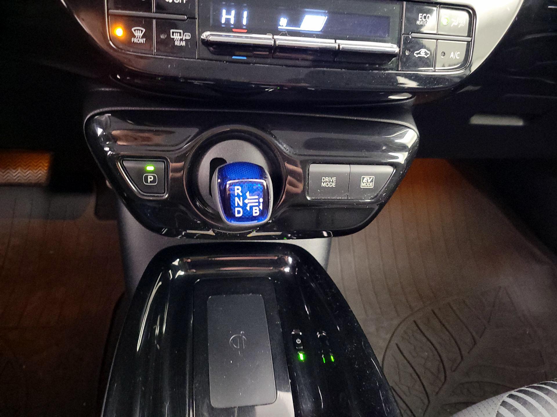 Thumbnail: 2017 Toyota Prius - 18