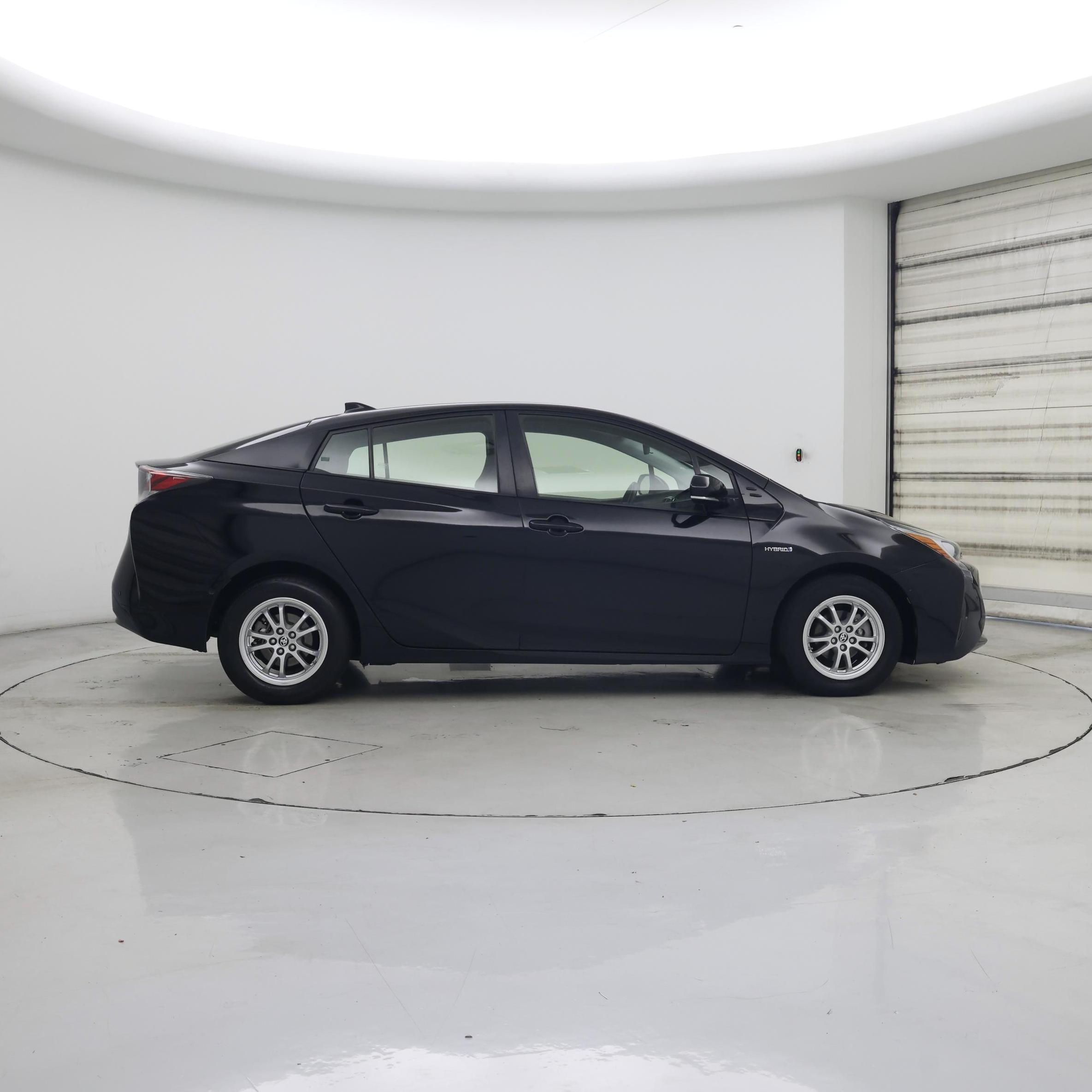 Thumbnail: 2017 Toyota Prius - 7