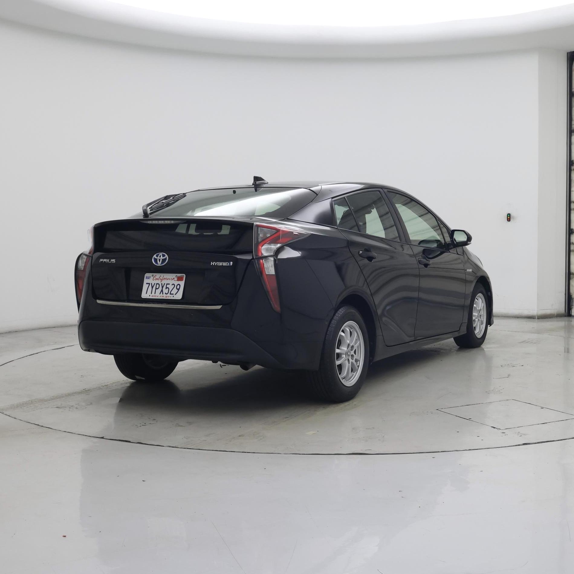 Thumbnail: 2017 Toyota Prius - 8
