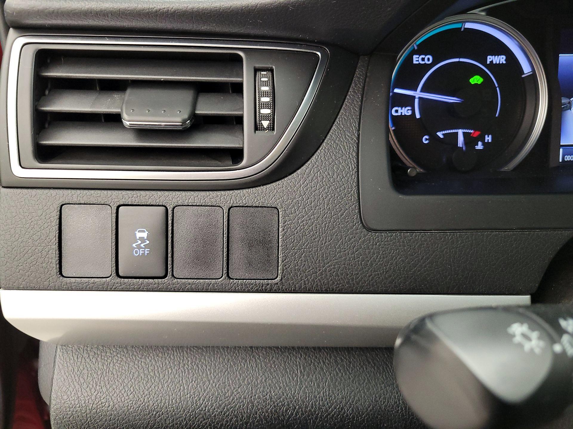 Thumbnail: 2015 Toyota Camry - 13