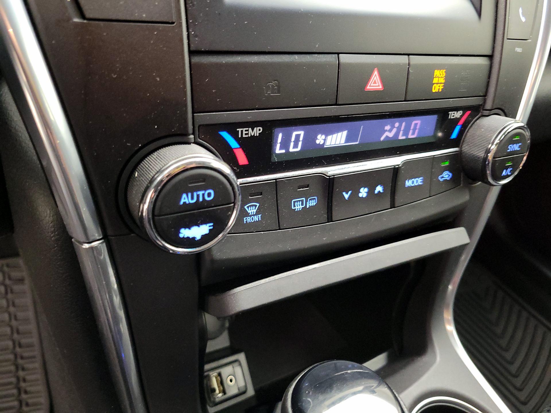 Thumbnail: 2015 Toyota Camry - 16