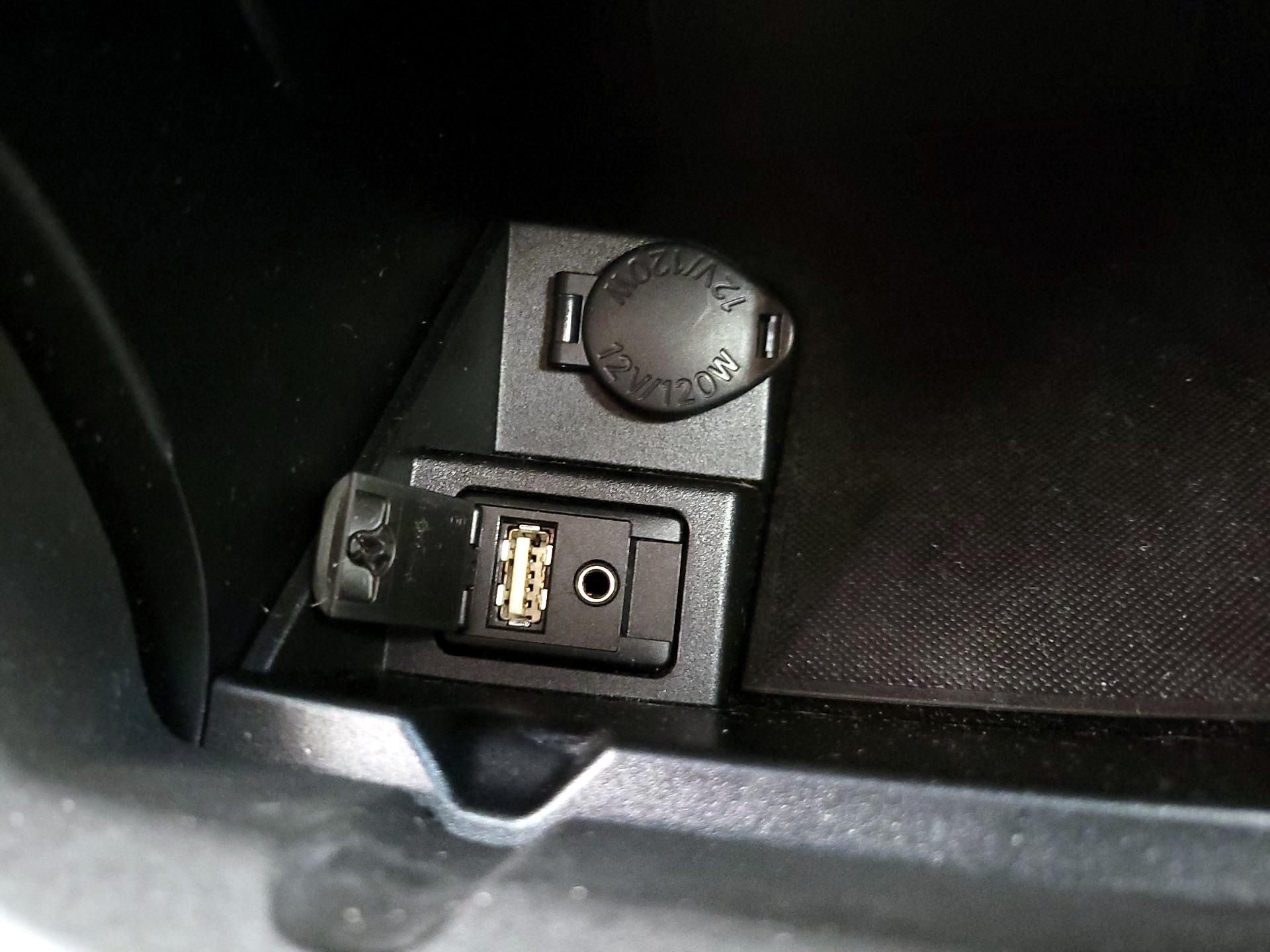 Thumbnail: 2015 Toyota Camry - 18