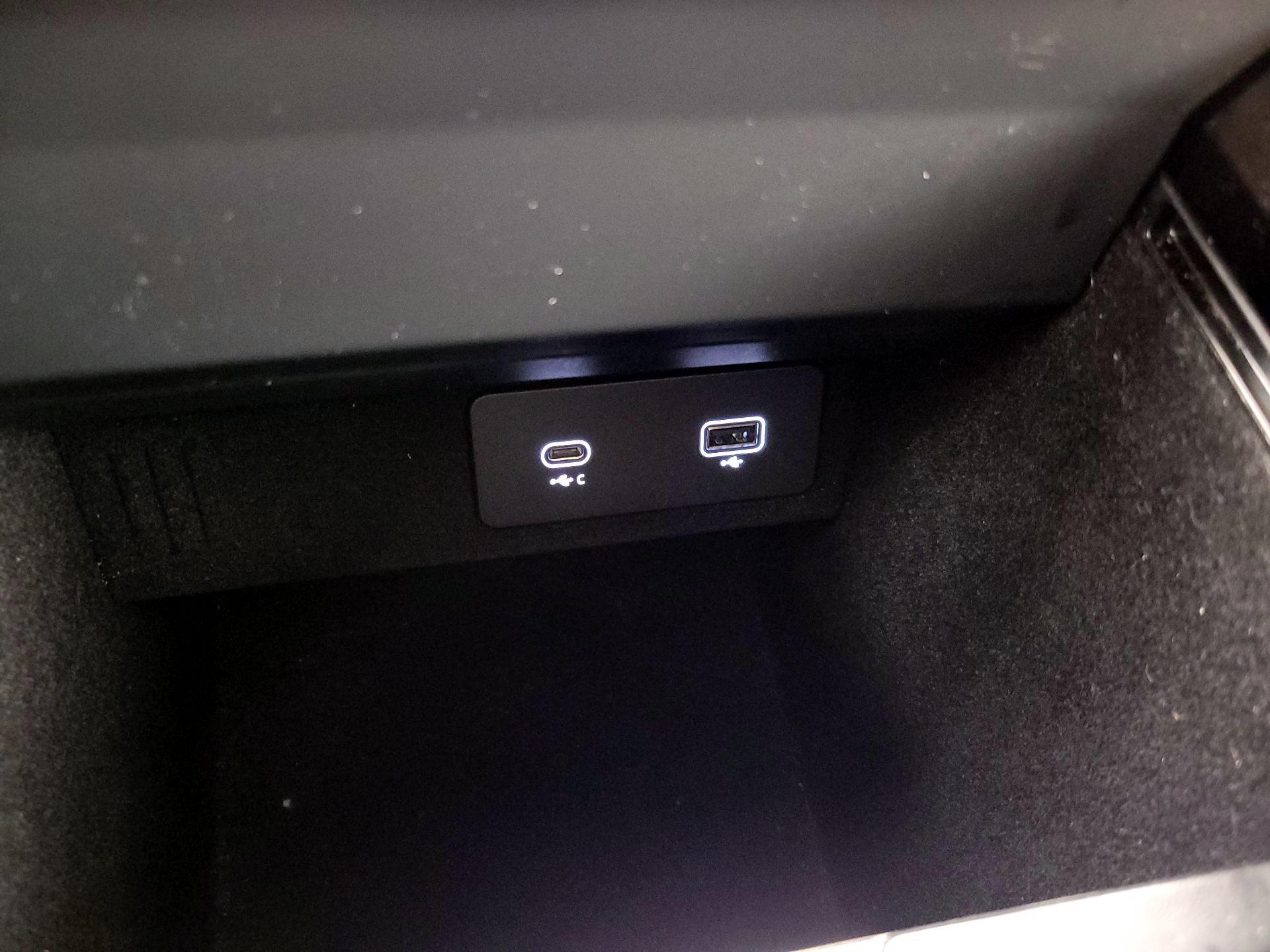 Thumbnail: 2023 Land Rover Range Rover Sport - 19