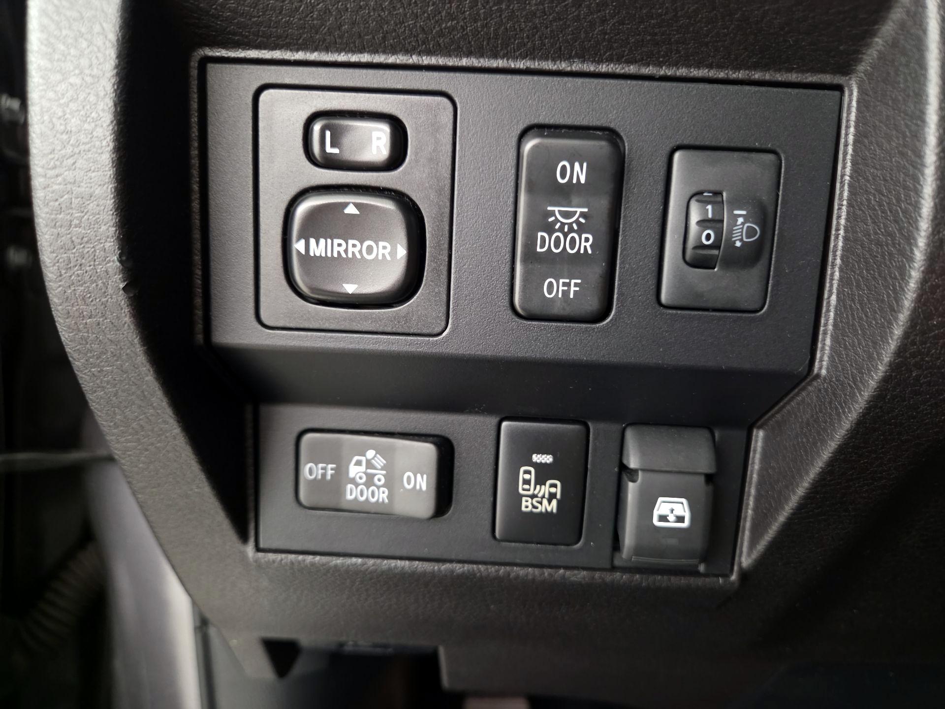 Thumbnail: 2016 Toyota Tundra - 13