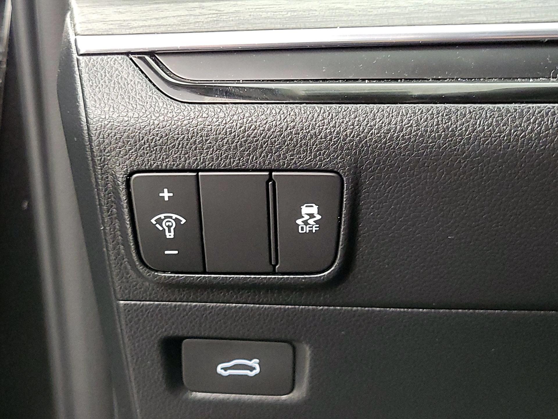 Thumbnail: 2025 Kia K5 - 13