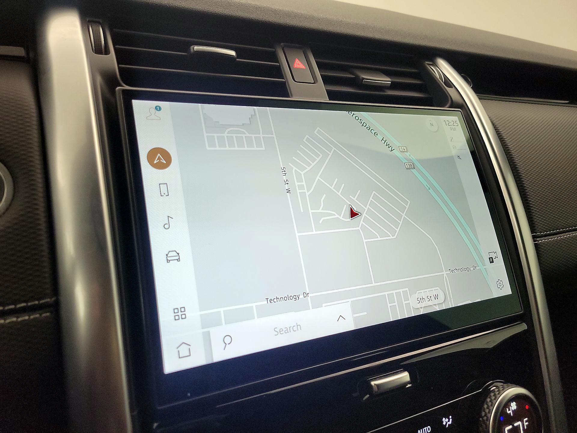 Thumbnail: 2023 Land Rover Discovery - 14