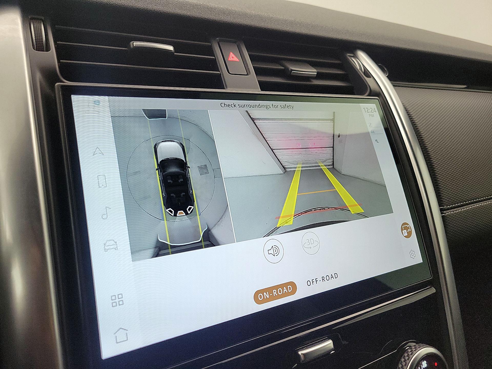 Thumbnail: 2023 Land Rover Discovery - 15