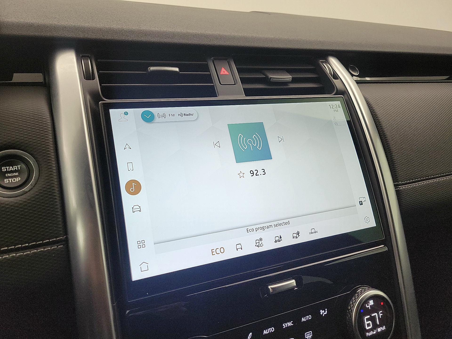 Thumbnail: 2023 Land Rover Discovery - 16