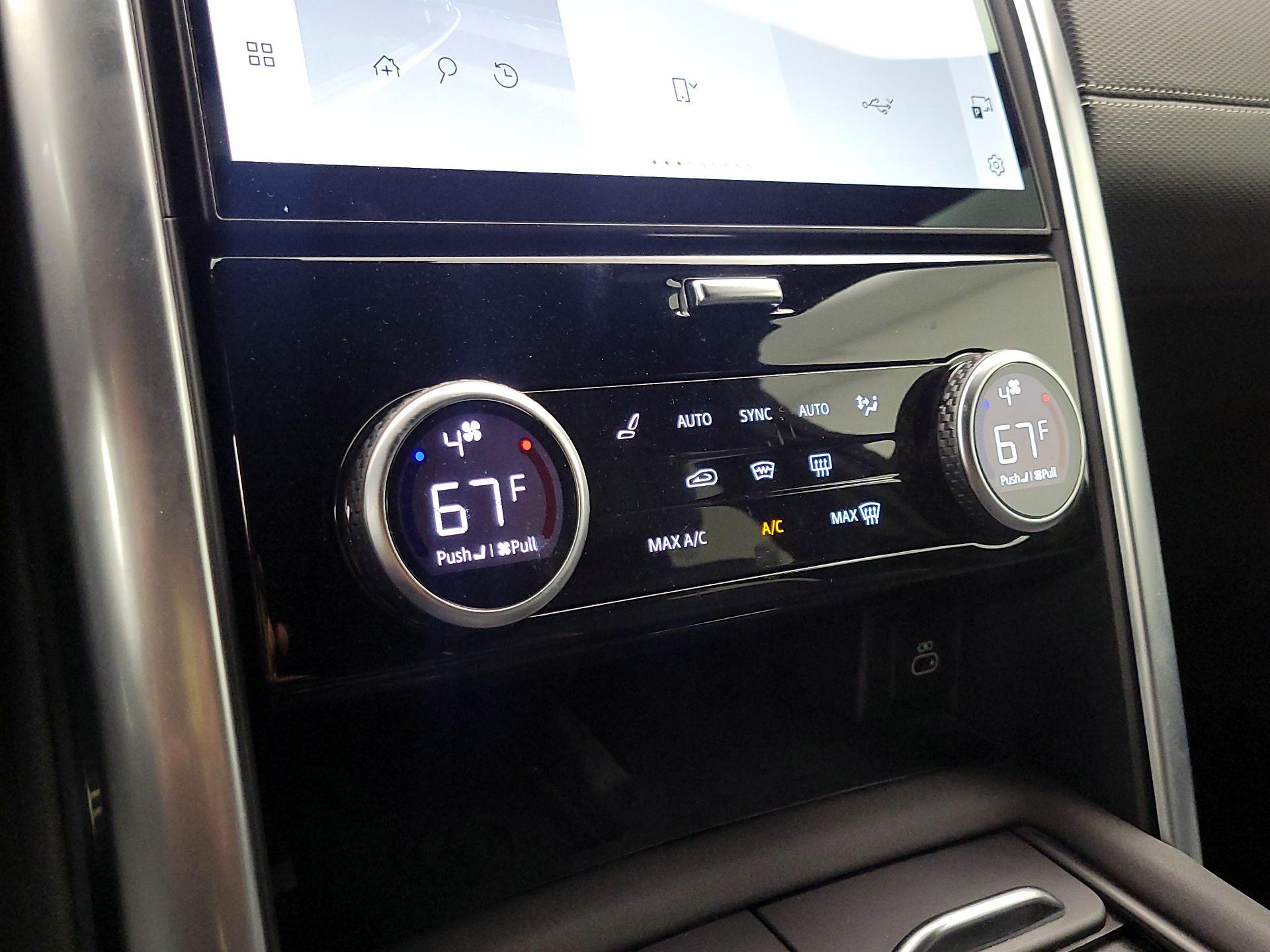 Thumbnail: 2023 Land Rover Discovery - 17