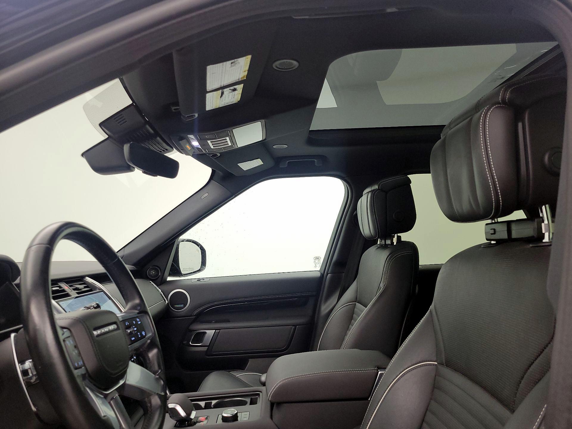 Thumbnail: 2023 Land Rover Discovery - 20