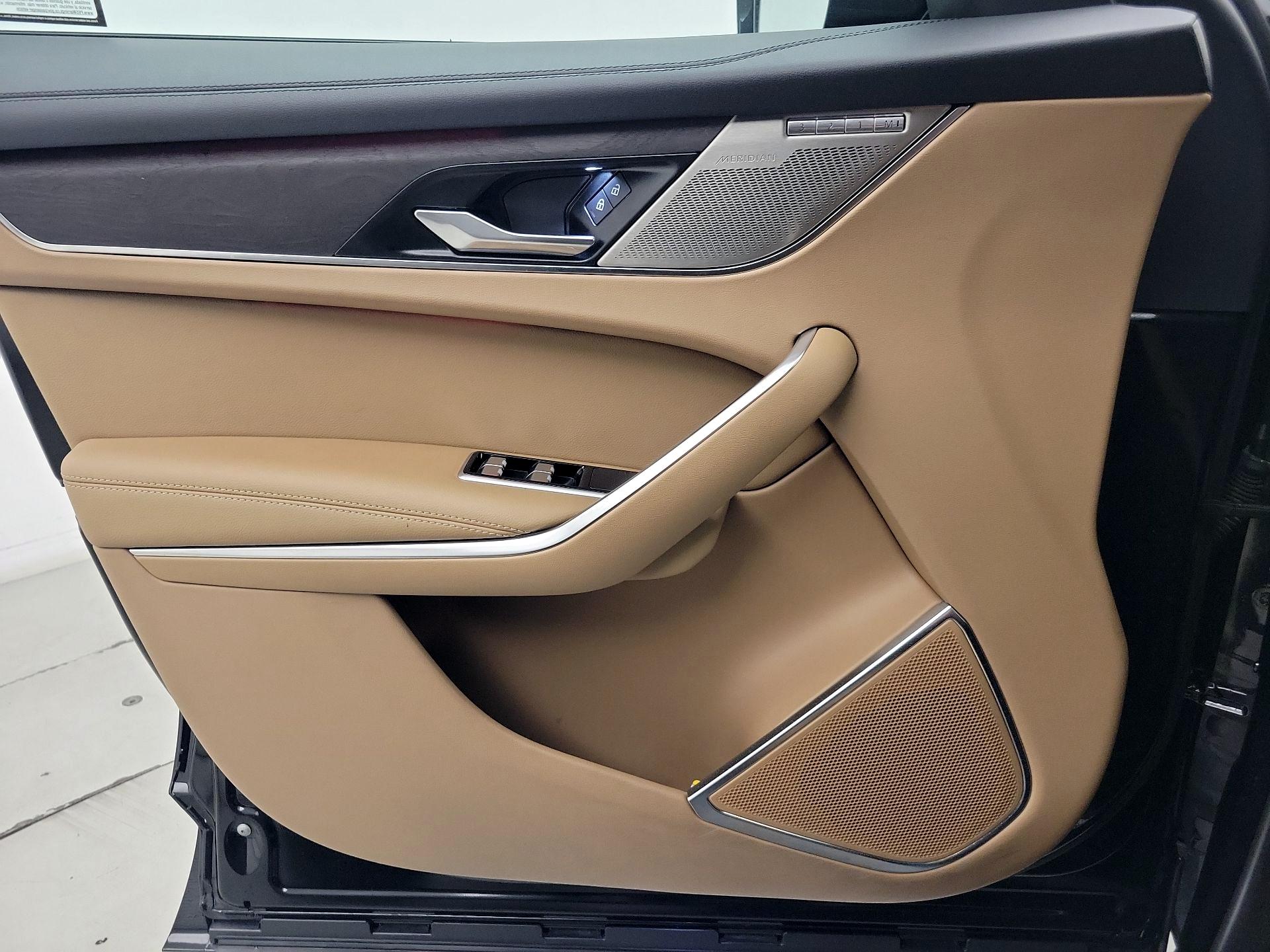 Thumbnail: 2022 Jaguar F-Pace - 12