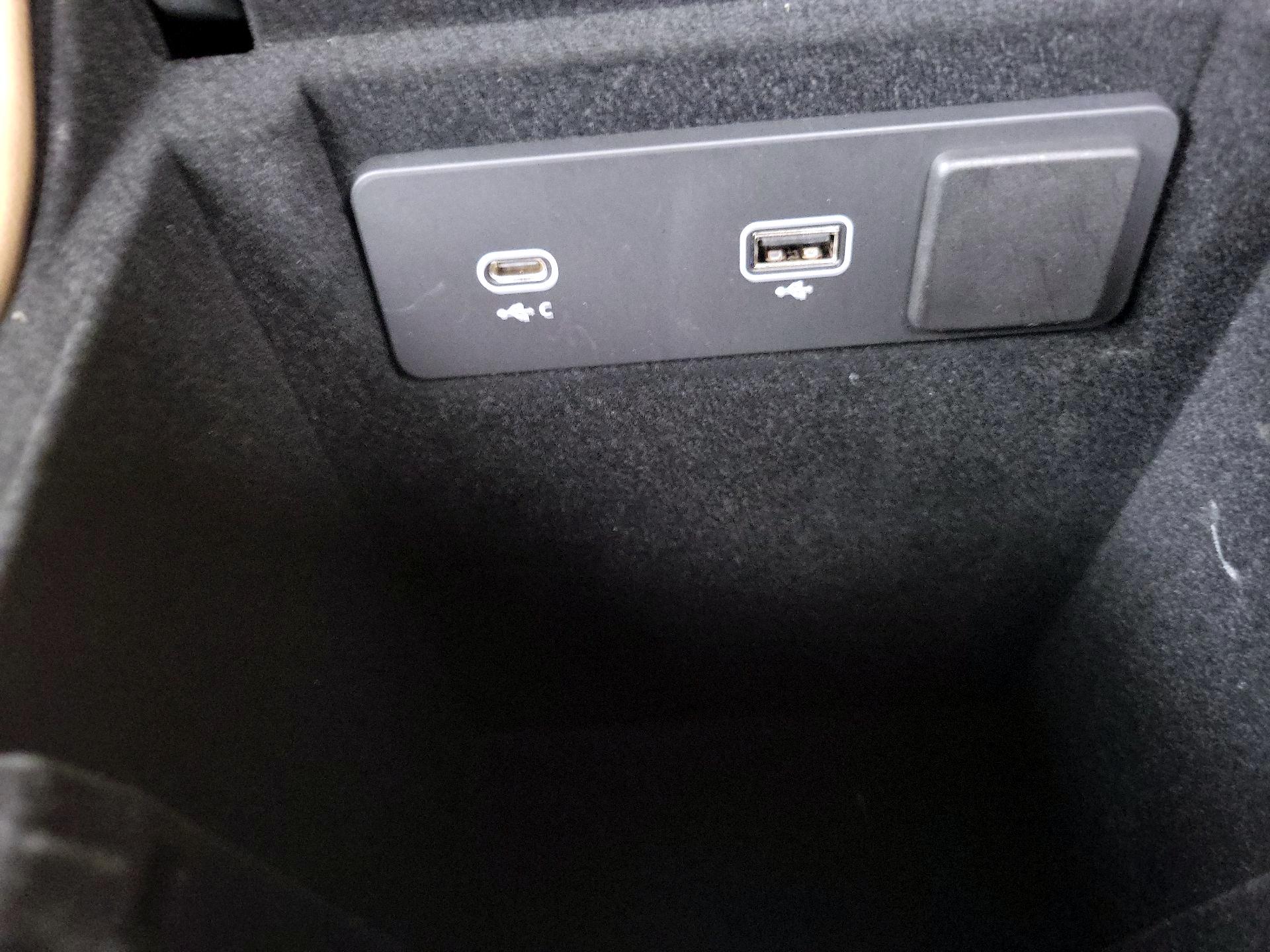 Thumbnail: 2022 Jaguar F-Pace - 19