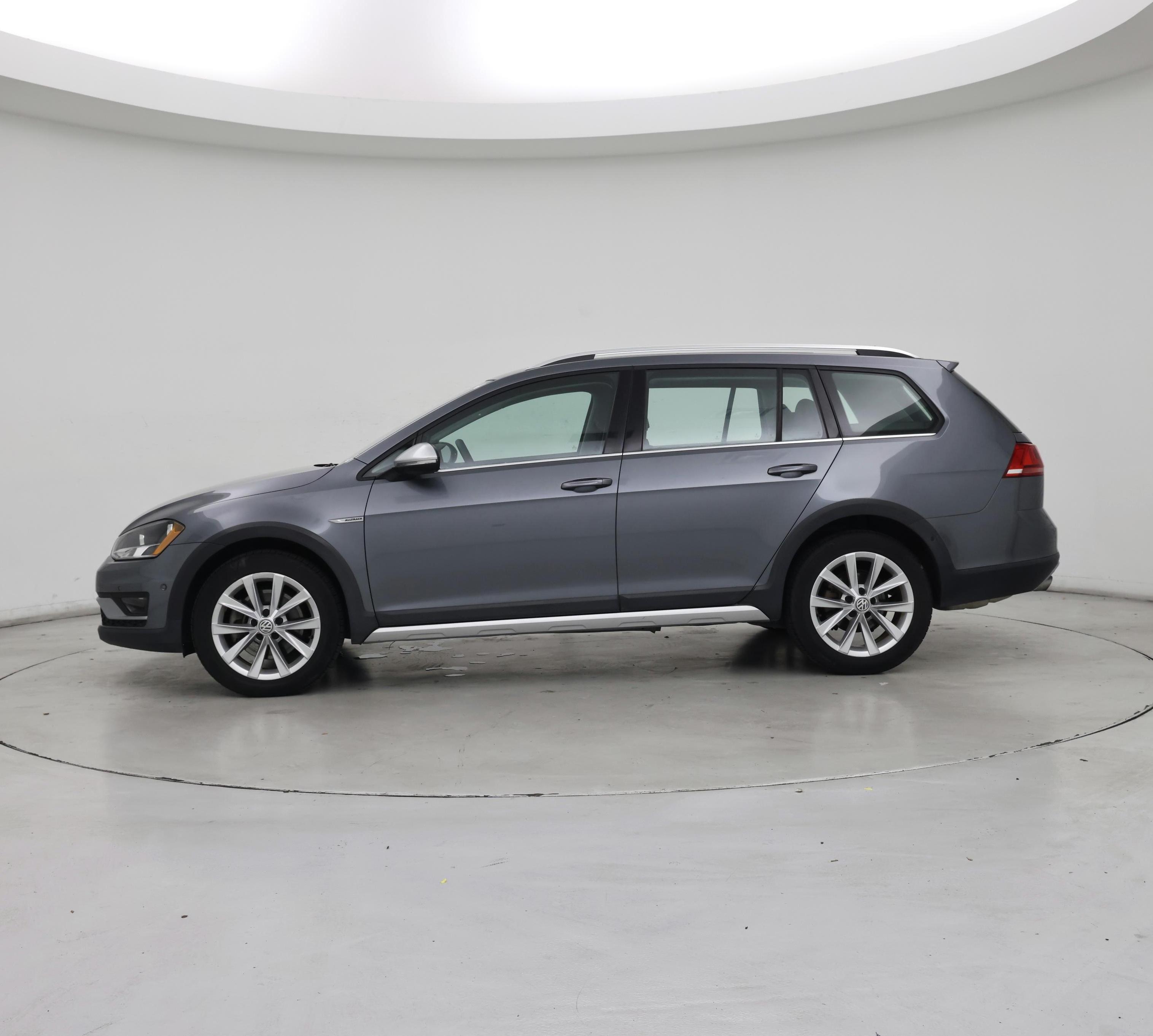 Thumbnail: 2017 Volkswagen Golf - 3