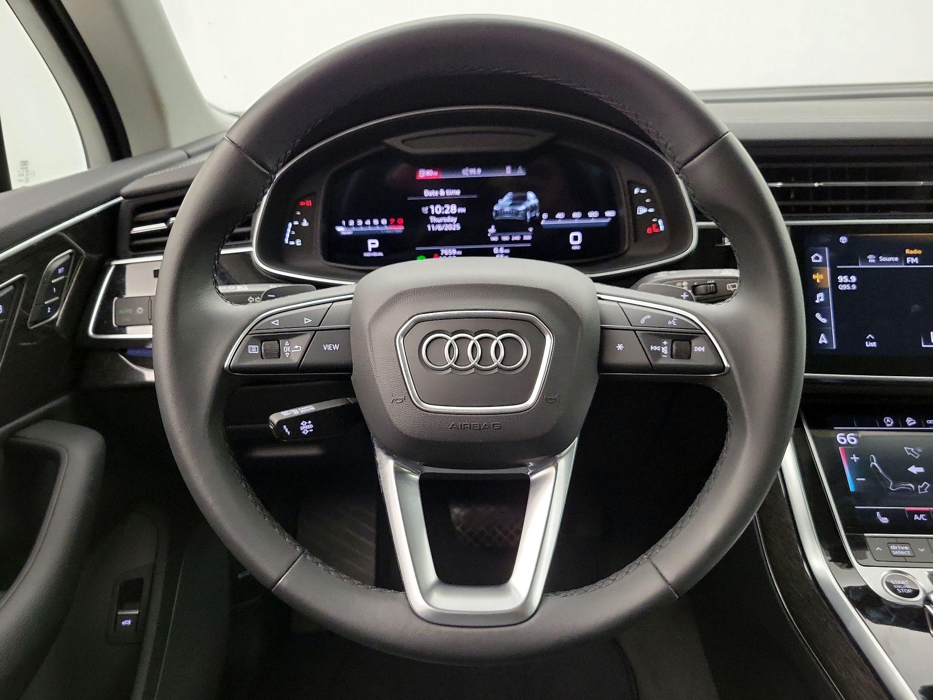 Thumbnail: 2023 Audi Q7 - 10