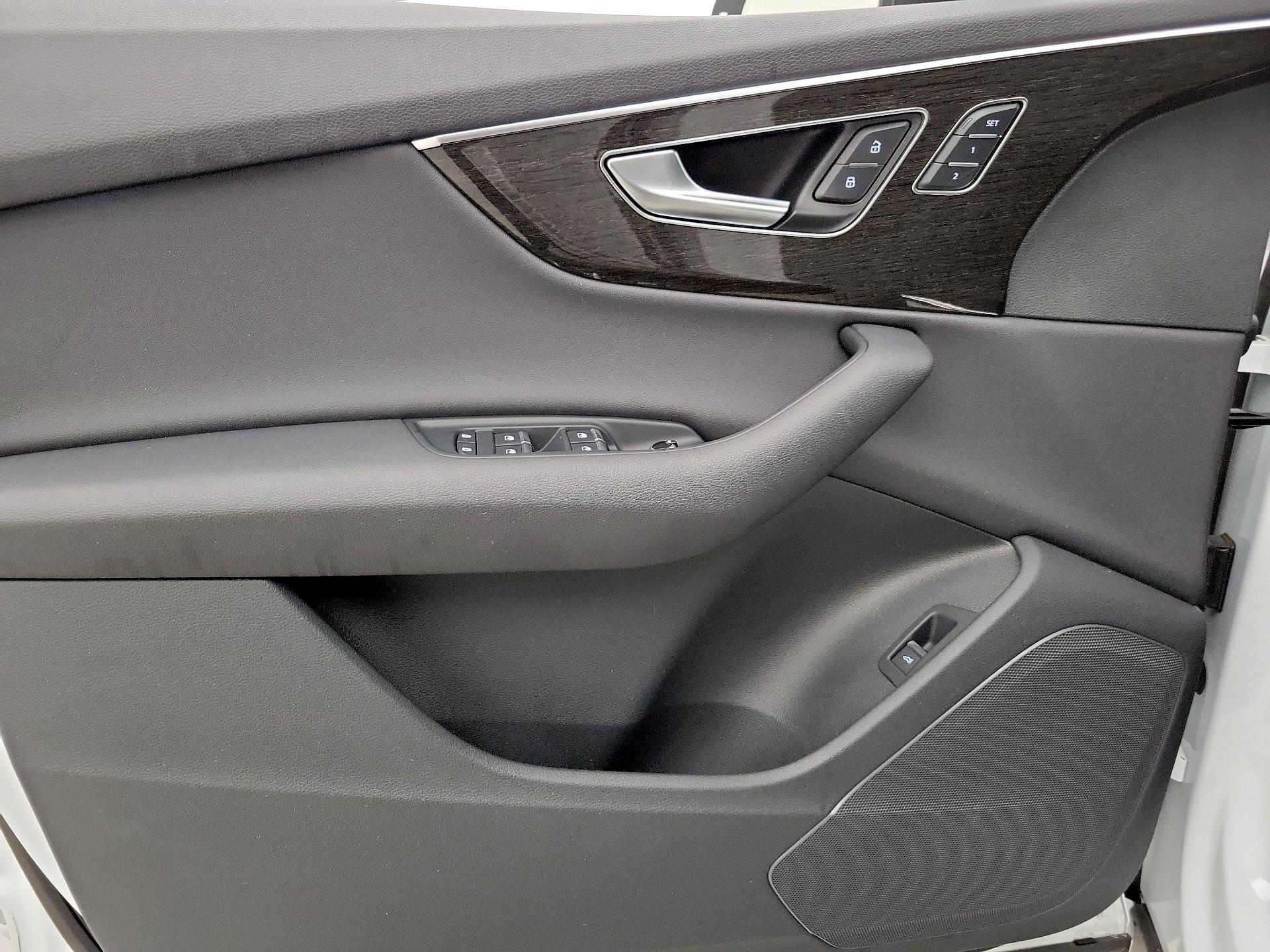 Thumbnail: 2023 Audi Q7 - 12