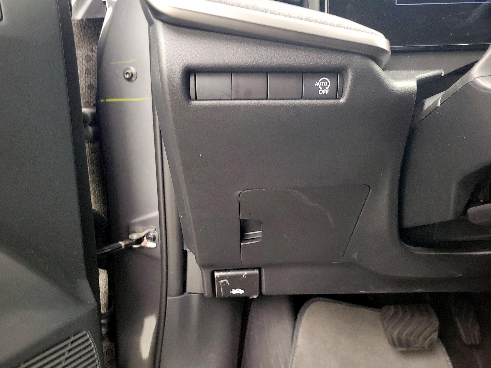 Thumbnail: 2025 Nissan Kicks - 13