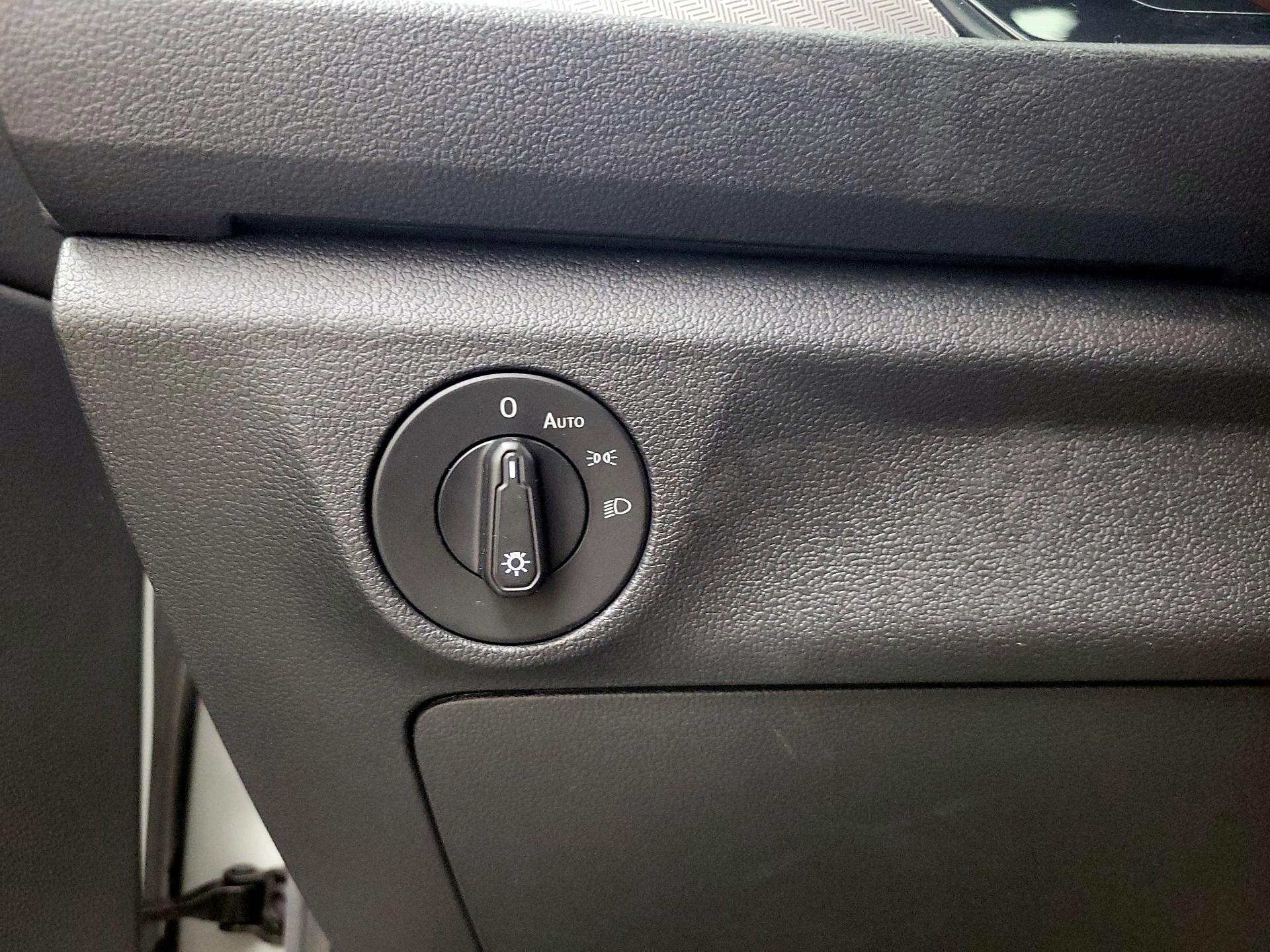 Thumbnail: 2019 Volkswagen Jetta - 13